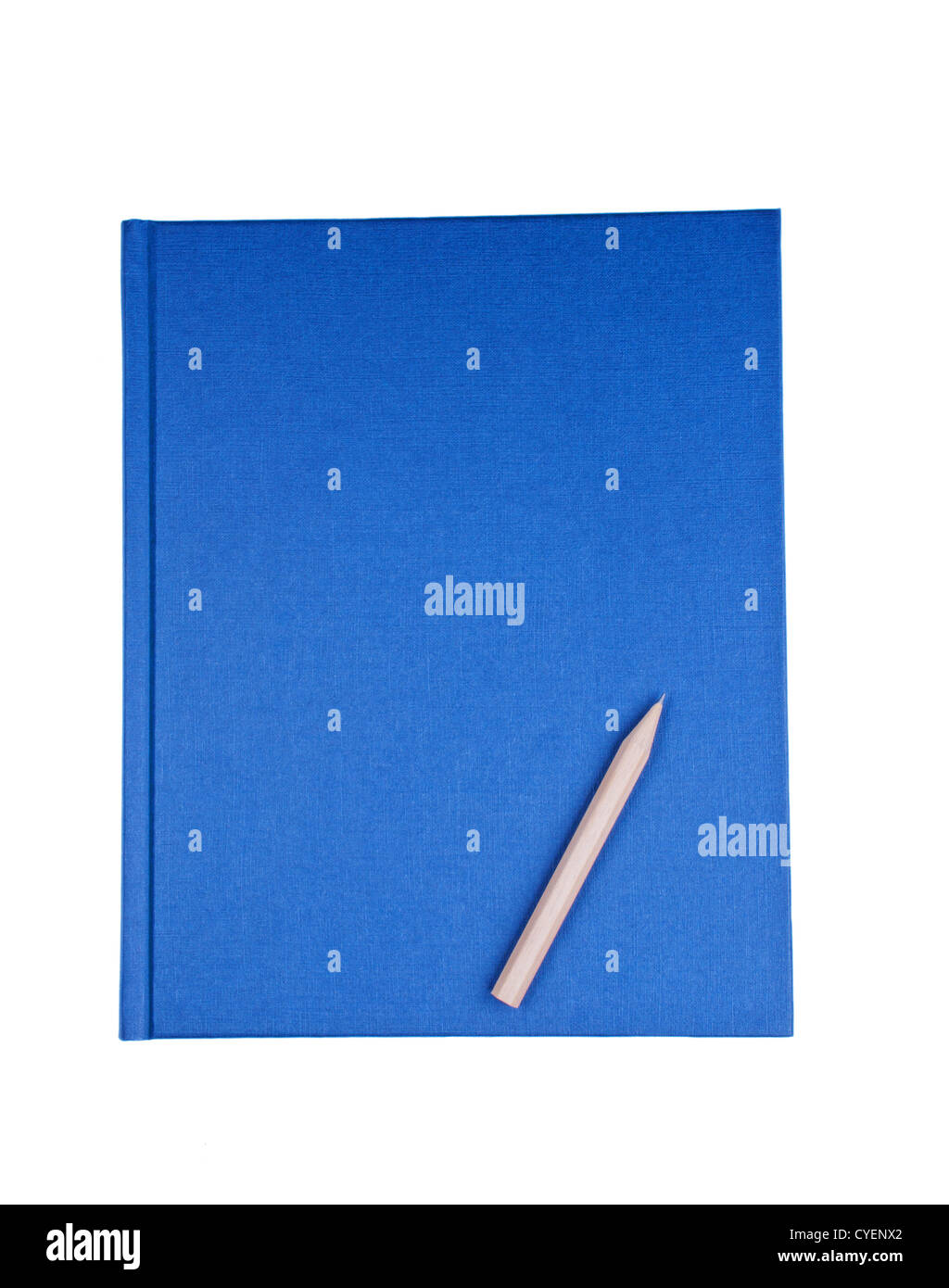 Bloc-notes avec crayon bleu sur fond blanc Banque D'Images