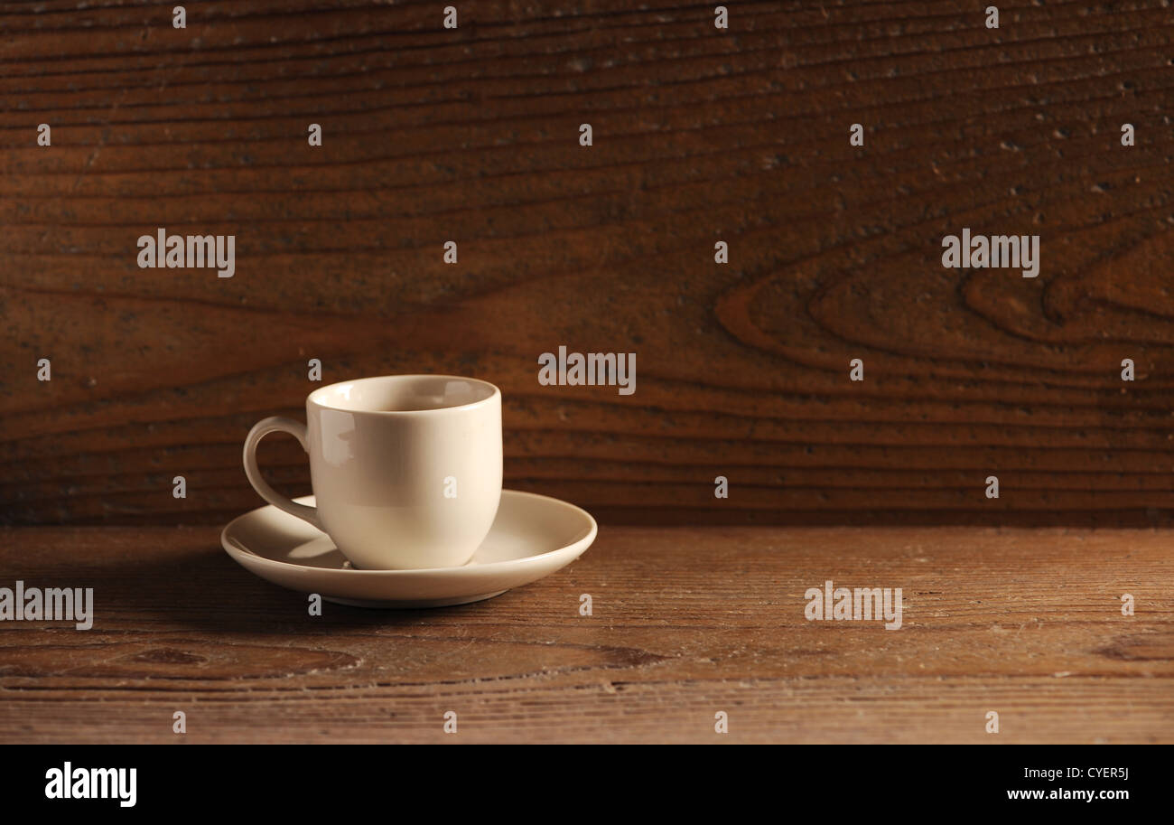 Tasse de café sur la table en bois Banque D'Images