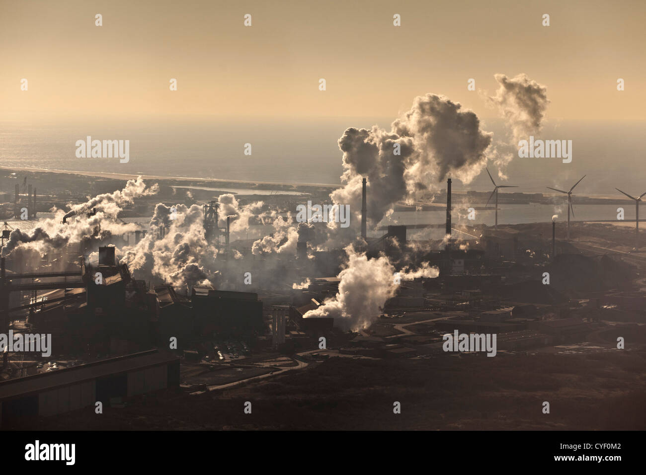 Les Pays-Bas, Ijmuiden, Tata Steel factory. Vue aérienne. Banque D'Images