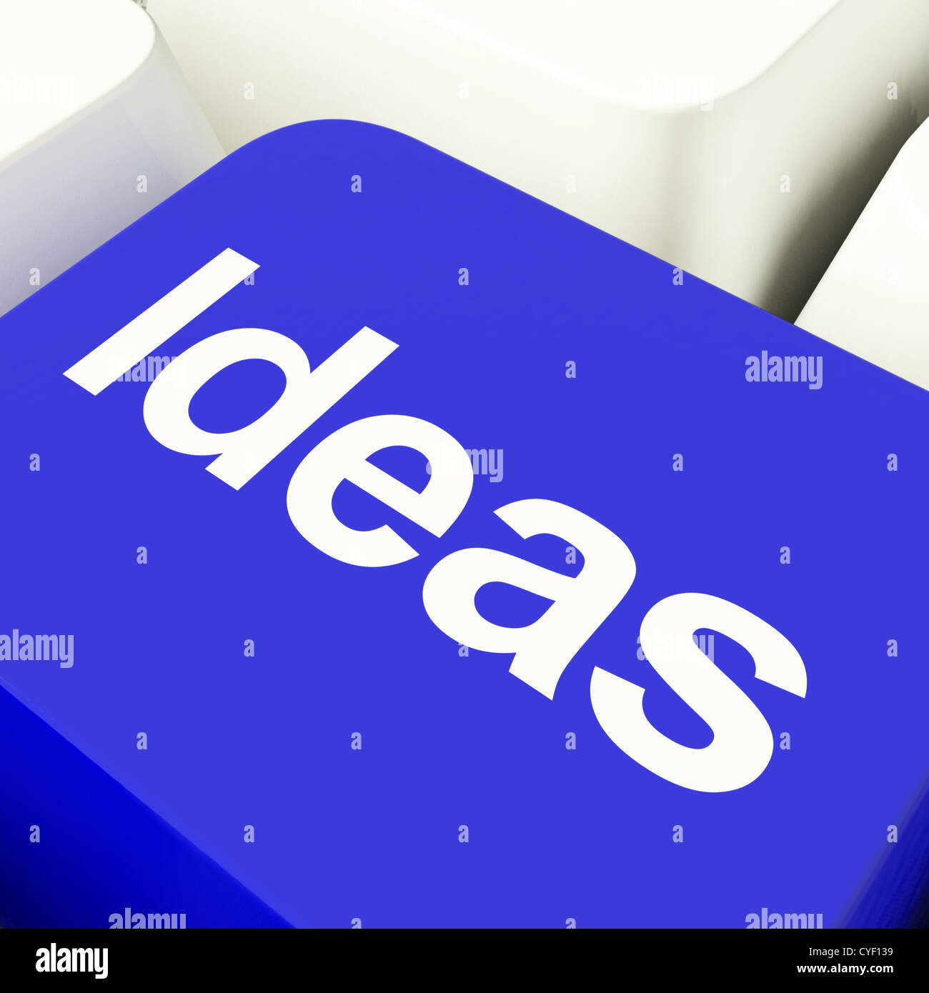Idées clés l'ordinateur en bleu montrant concept ou la créativité Banque D'Images