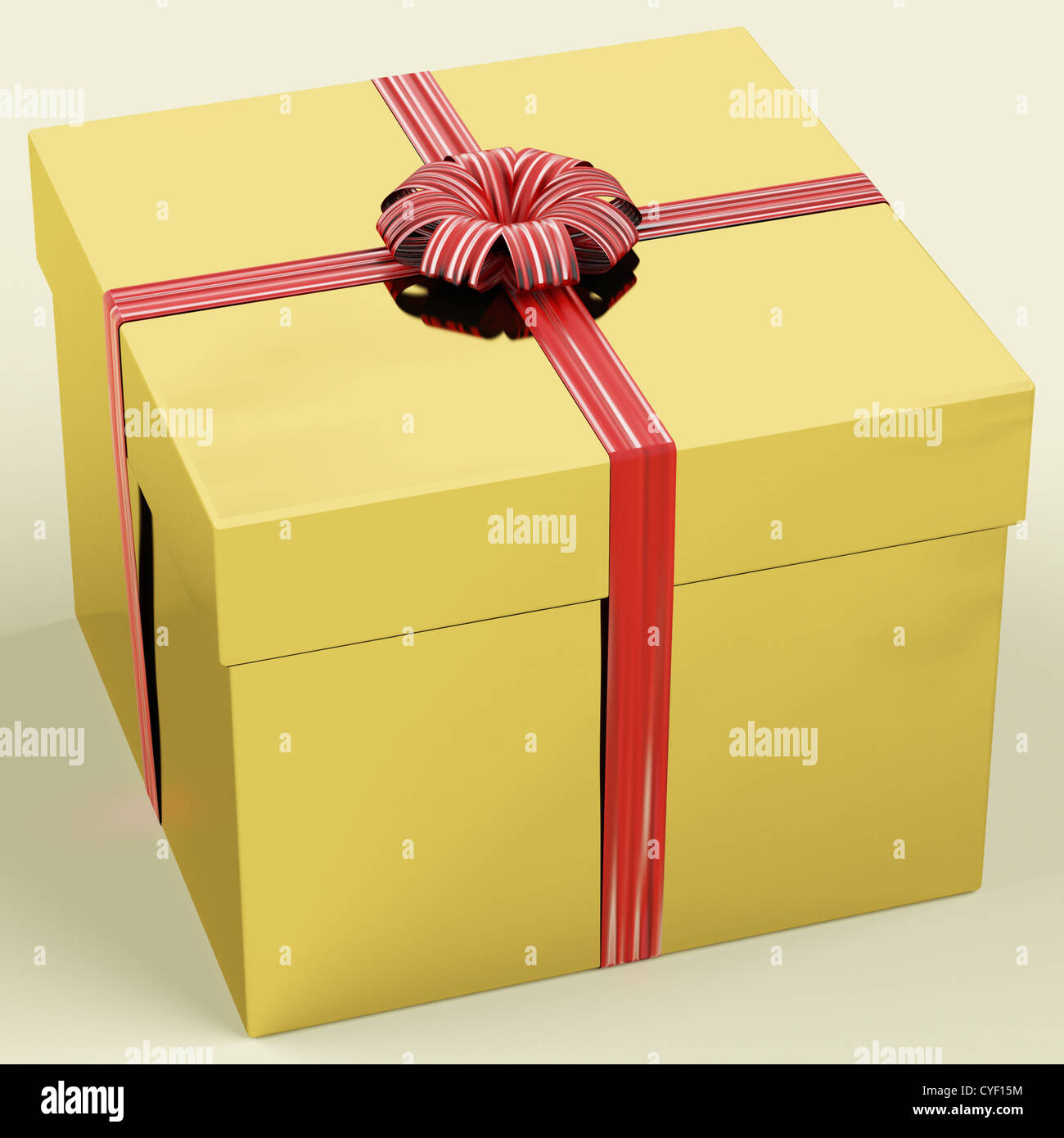 Boîte cadeau or avec ruban comme cadeaux d'anniversaire Banque D'Images
