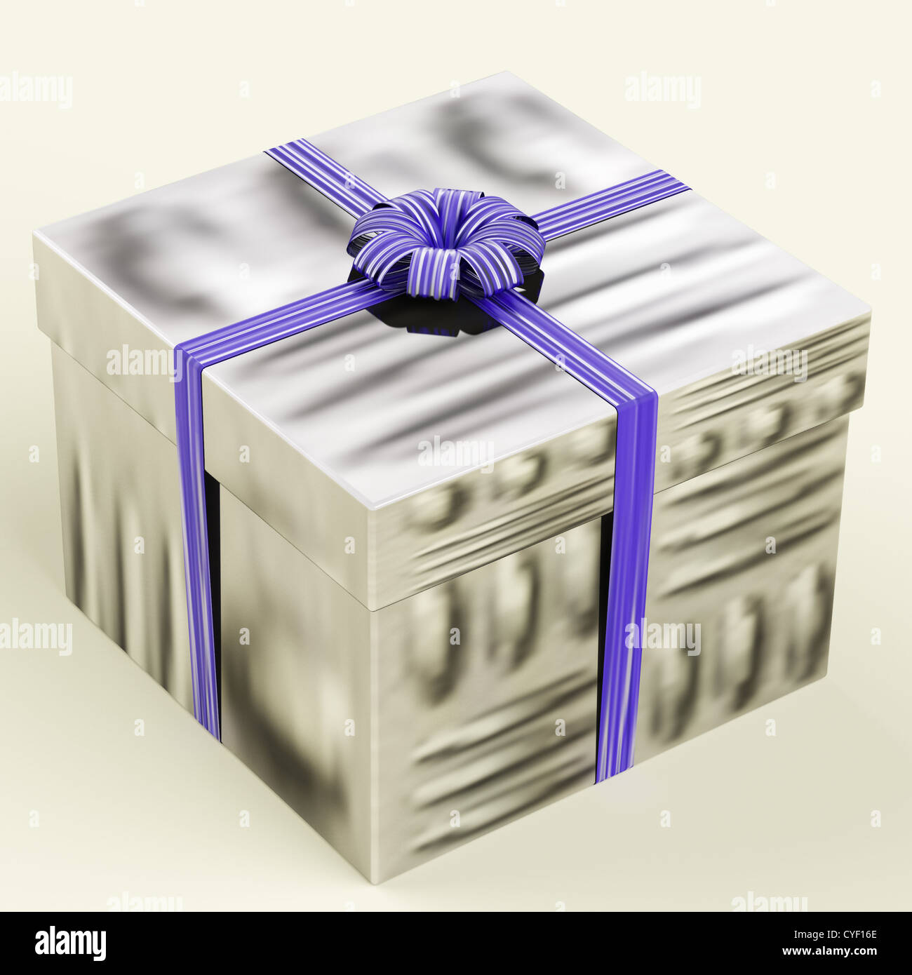 Boîte-cadeau en argent avec ruban bleu comme cadeau d'anniversaire pour les hommes Banque D'Images