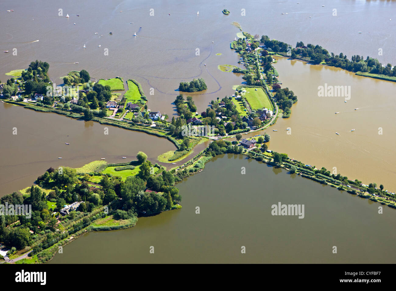 Les Pays-Bas, Gouda, appelés LACS Reeuwijkse Plassen. Vue aérienne. Banque D'Images