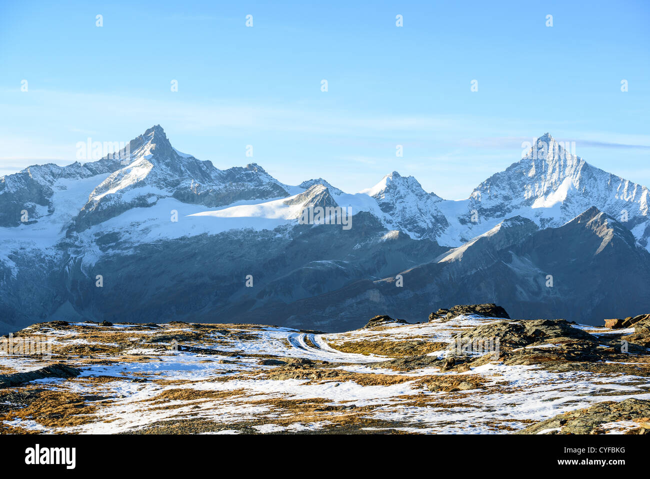Zinalrothorn et Weisshorn des pics de montagne, vue du Gornergrat, Zermatt, Suisse Banque D'Images