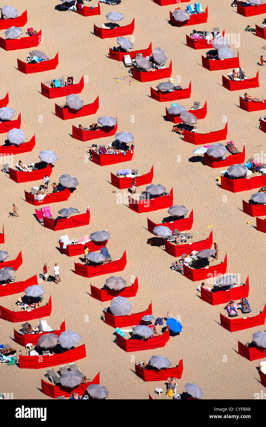 Les Pays-Bas, Noordwijk. Les gens de plage de la mer du Nord. Vue aérienne. Banque D'Images