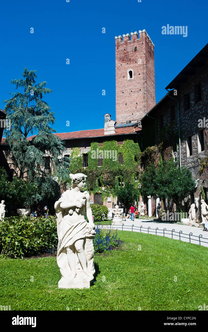 Le Teatro Olimpico (théâtre olympique) est un théâtre à Vicenza (Italie du nord), de l'architecte de la renaissance Andrea Palladio. Il est largement considéré comme le premier exemple de théâtre couvert de l'âge moderne Banque D'Images