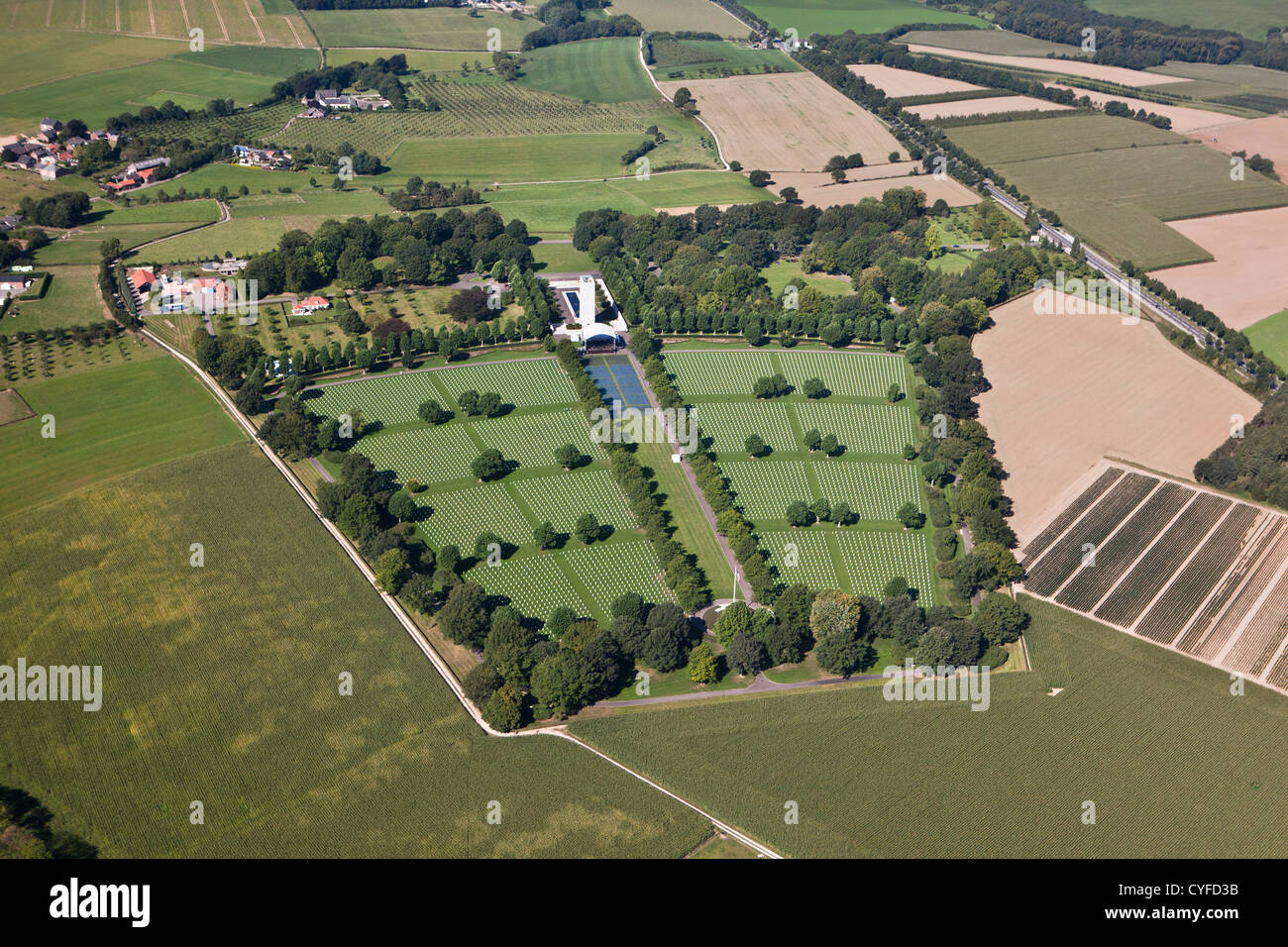 Les Pays-Bas, Margraten. La Deuxième Guerre mondiale, Pays-Bas American Cemetery and Memorial. Vue aérienne. Banque D'Images