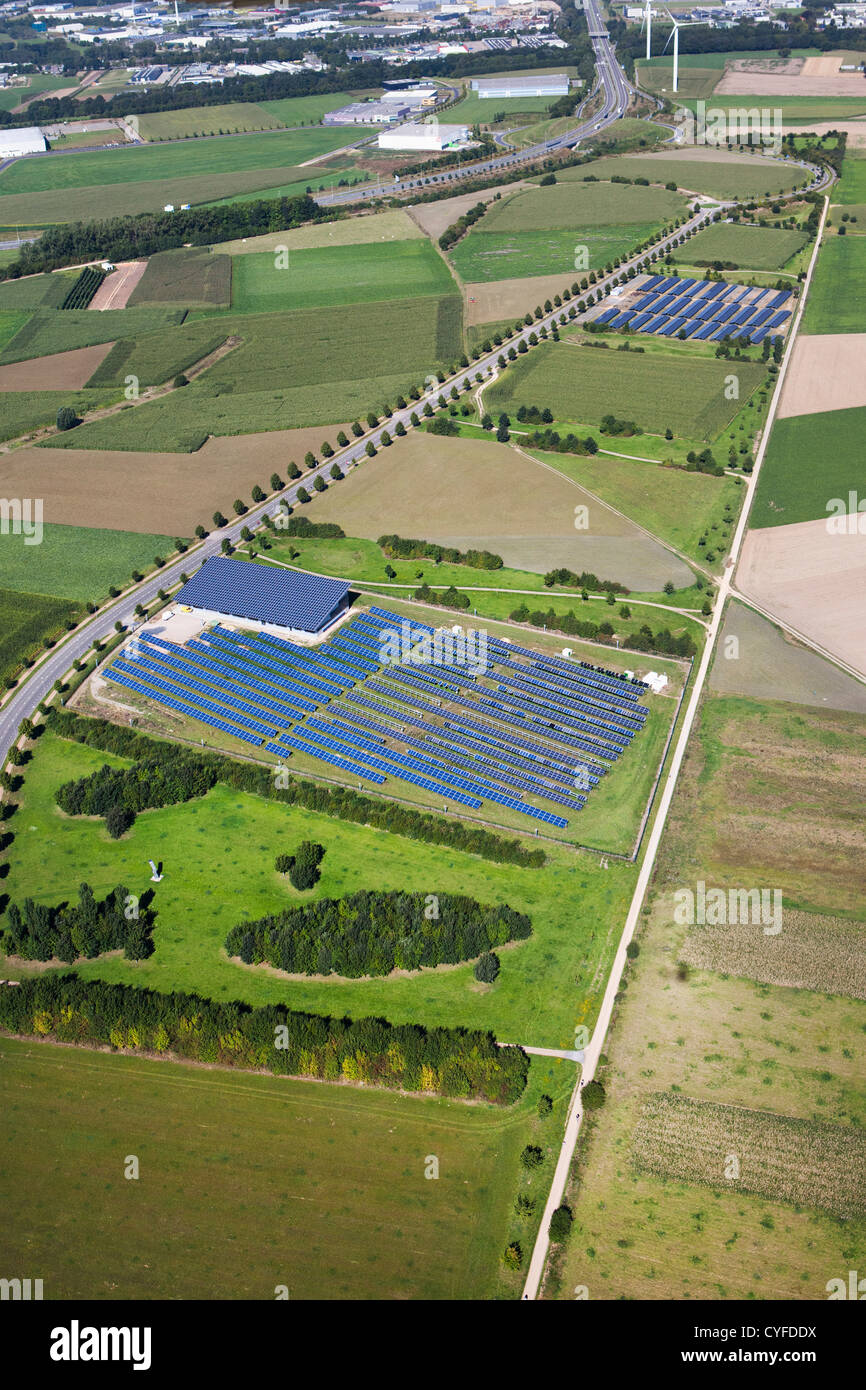 Les Pays-Bas, Heerlen, panneau solaire industriel terrain. Vue aérienne  Photo Stock - Alamy