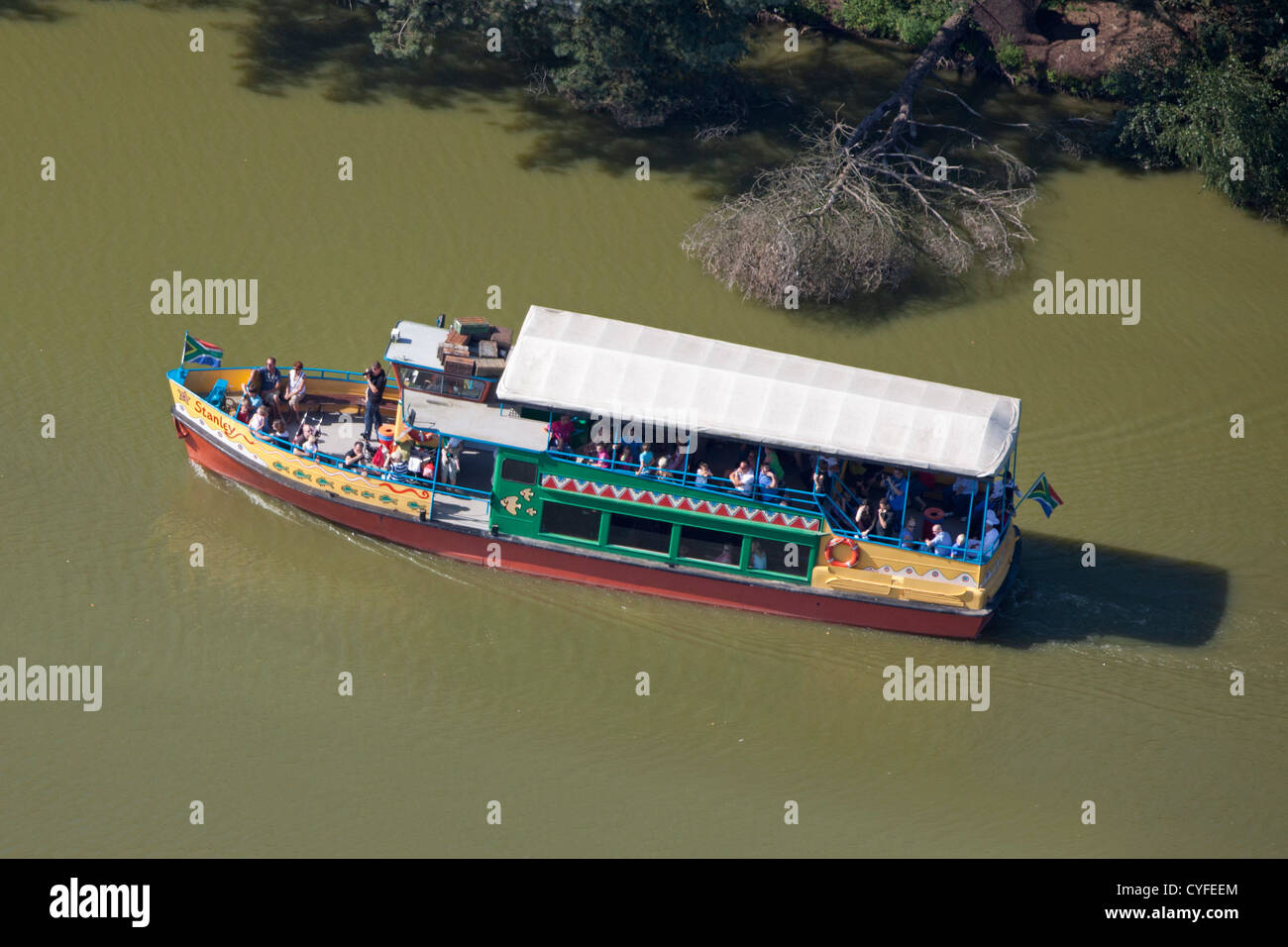 Les Pays-Bas, Hilvarenbeek. Zoo de la faune appelé Safari park Beekse Bergen. Les visiteurs à la découverte du parc en bateau. Vue aérienne. Banque D'Images
