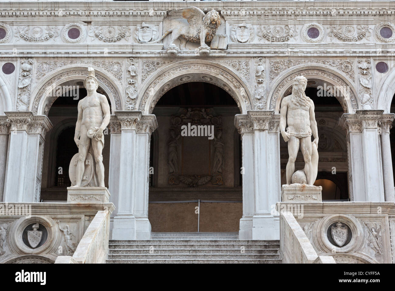 Scala del Giganti - l'escalier qui conduit à la Doges quartiers privés. Les Statues de Vénus et Mars Banque D'Images