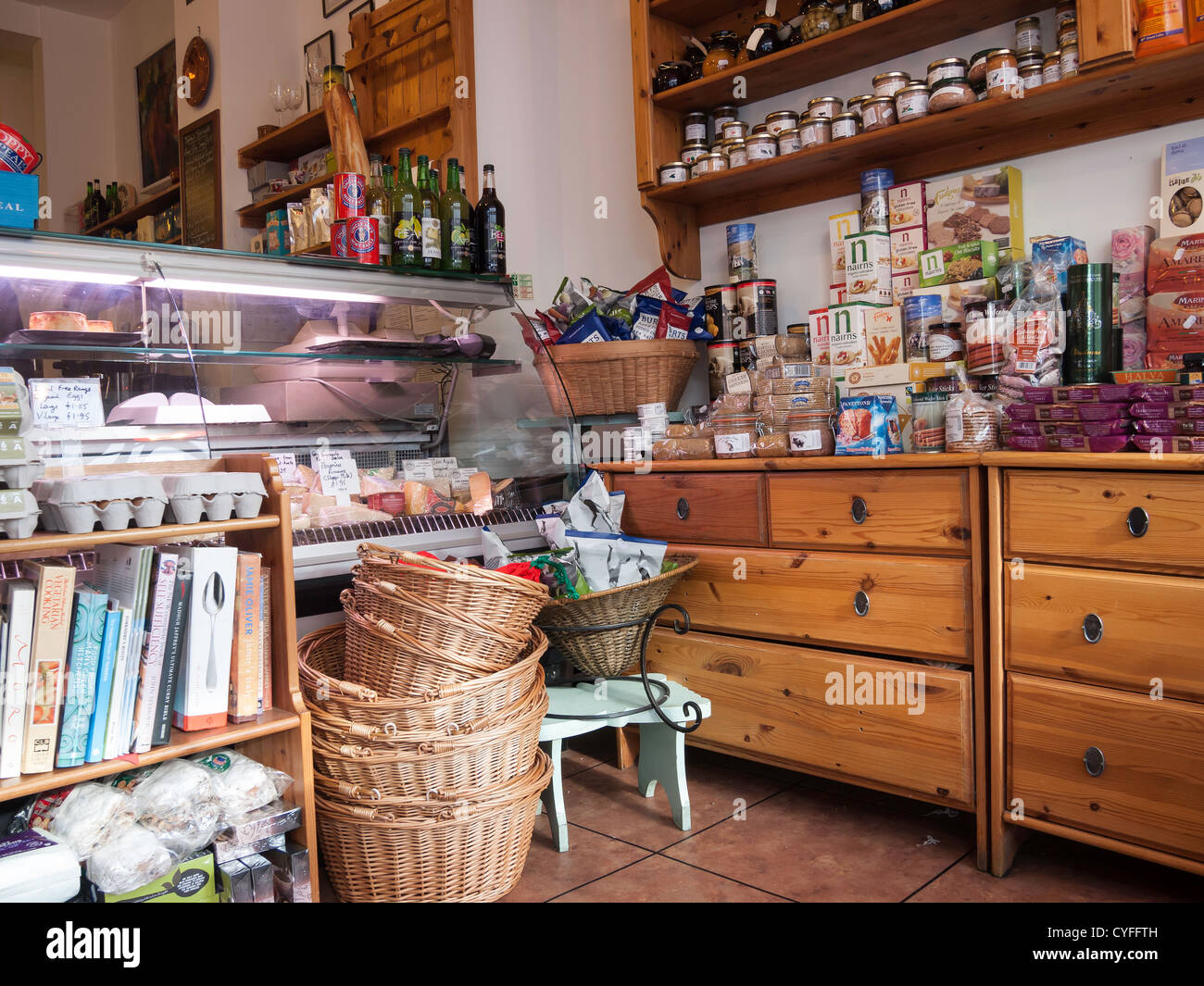 Intérieur d'une petite épicerie fine food boutique et café Banque D'Images