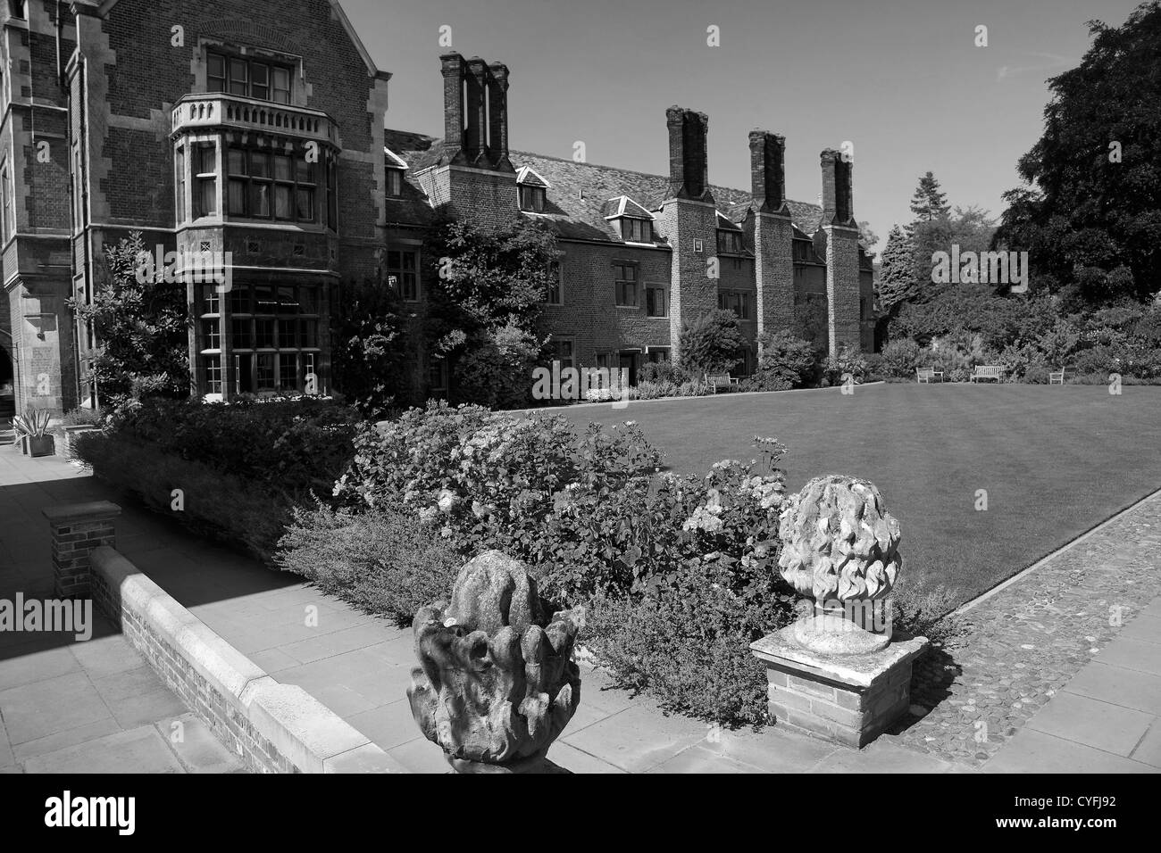 Image en noir et blanc, vue extérieure de l'Université de Pembroke College, Cambridge, Cambridgeshire, Angleterre Ville, UK Banque D'Images