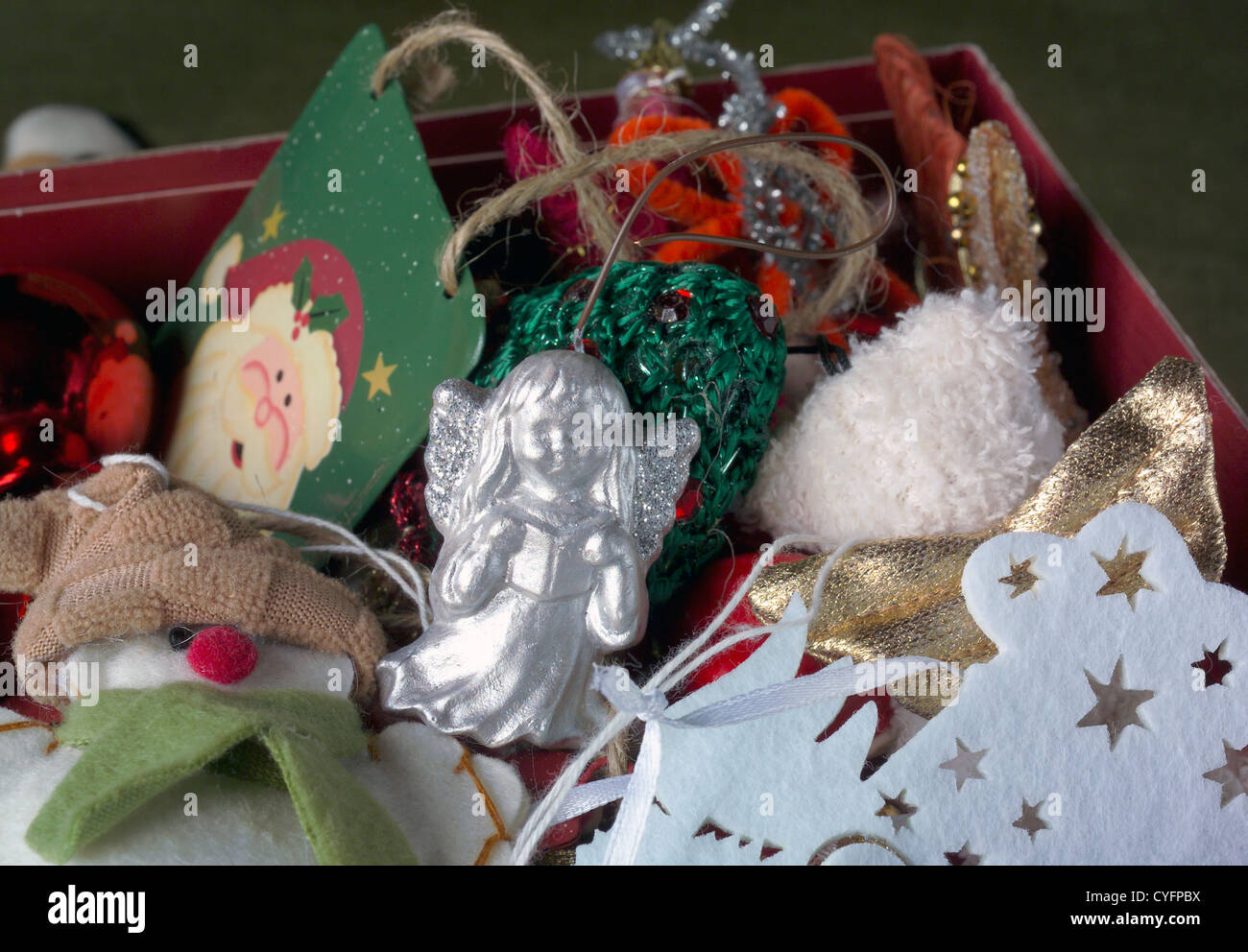 Boîte avec des ornements de Noël et décorations - Détail - c'est Noël, concept stock photography Banque D'Images