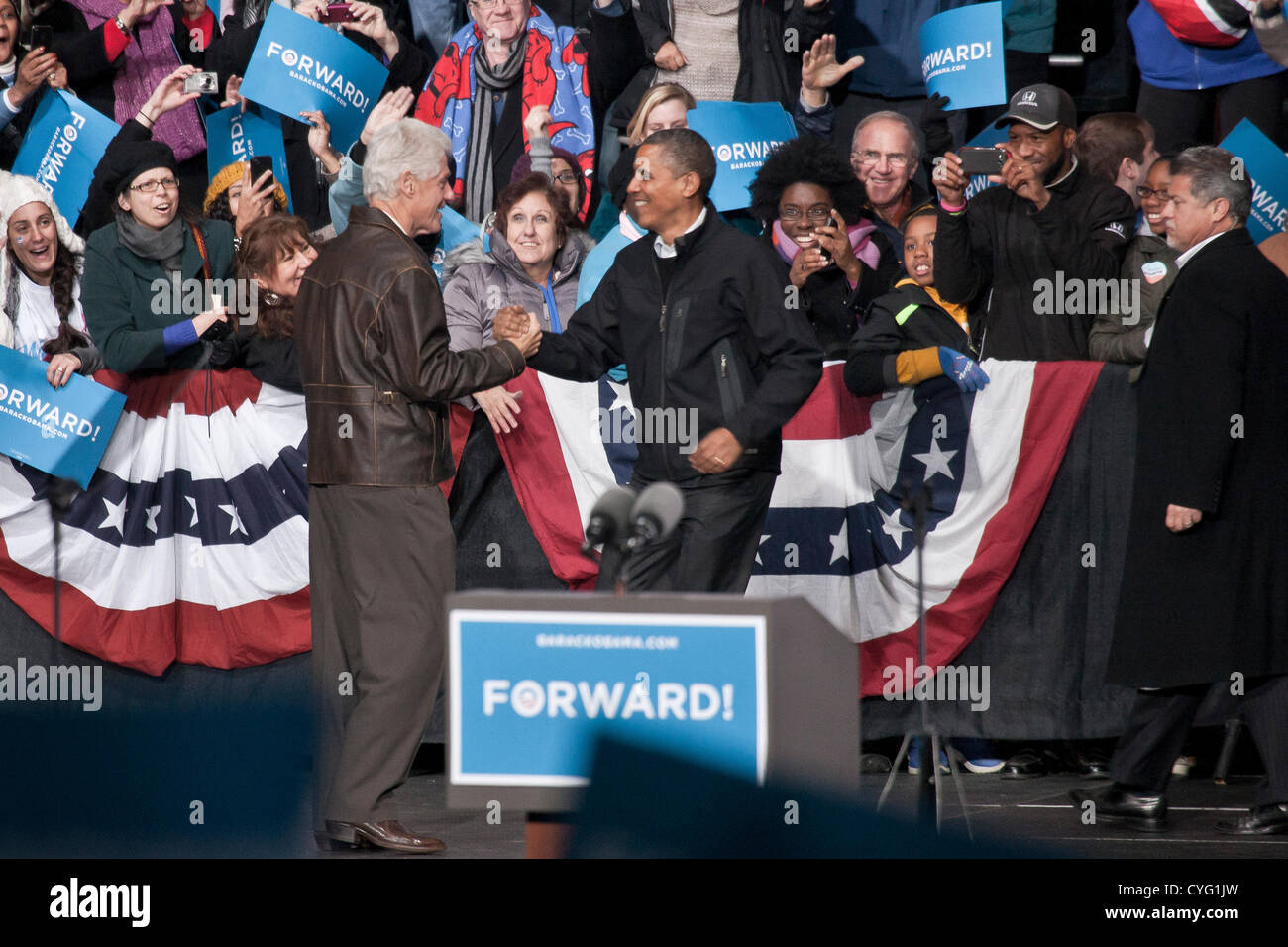 3 novembre 2012 - Bristow,USA - Le président Clinton au Président Barack Obama campagne de réélection Crédit photo : Rudy K./Lawidjaja Alamy Live News Banque D'Images