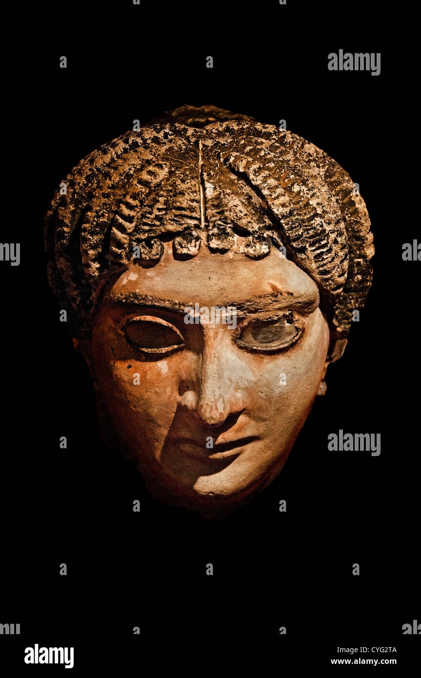 Masque d'une femme avec des ondes radio de Romain cheveux A.D. 225-250 verre peinture Plâtre Égypte 18,5 cm Femme égyptienne Banque D'Images