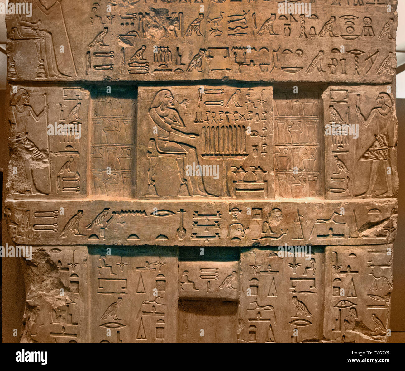 Fausse Porte du tombeau de Metjetji Ancien Empire 2353-2323 av. J.-C. Égypte Memphite Serapeum de Saqqarah,Tombeau de Metjetji Egypte calcaire Banque D'Images