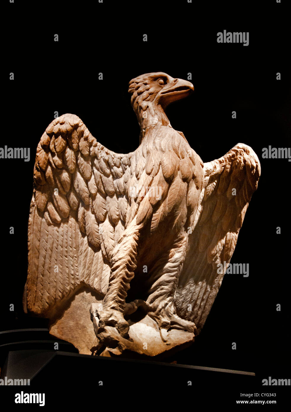 Pupitre pour la lecture de l'Evangile avec l'aigle de saint Jean l'Évangéliste 1301 Pistoia en Toscane par Giovanni Pisano Banque D'Images