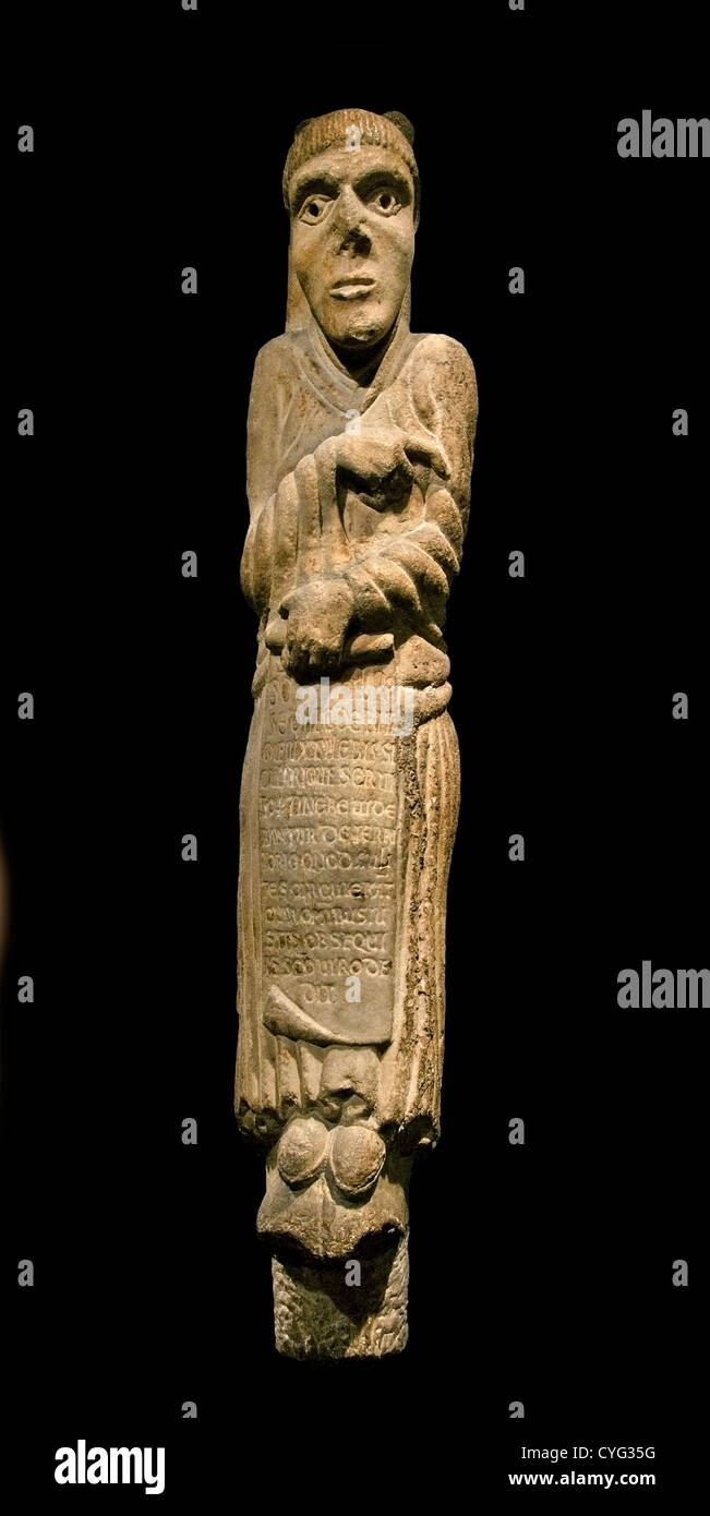 Statue de la colonne Saint Hilaire de Galeata élève de Guglielmo da Modena 1170-1200 Galeata Romagna Italie du Nord italien 89cm Banque D'Images