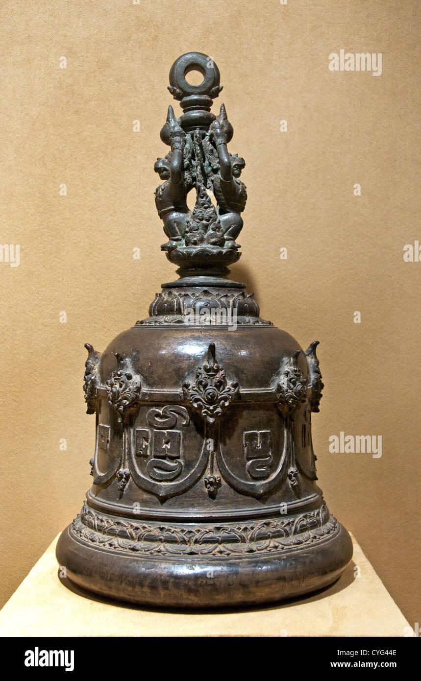 Cloche du temple javanais de l'Est 11e-12e siècle bronze 35 cm Java Indonésie Banque D'Images