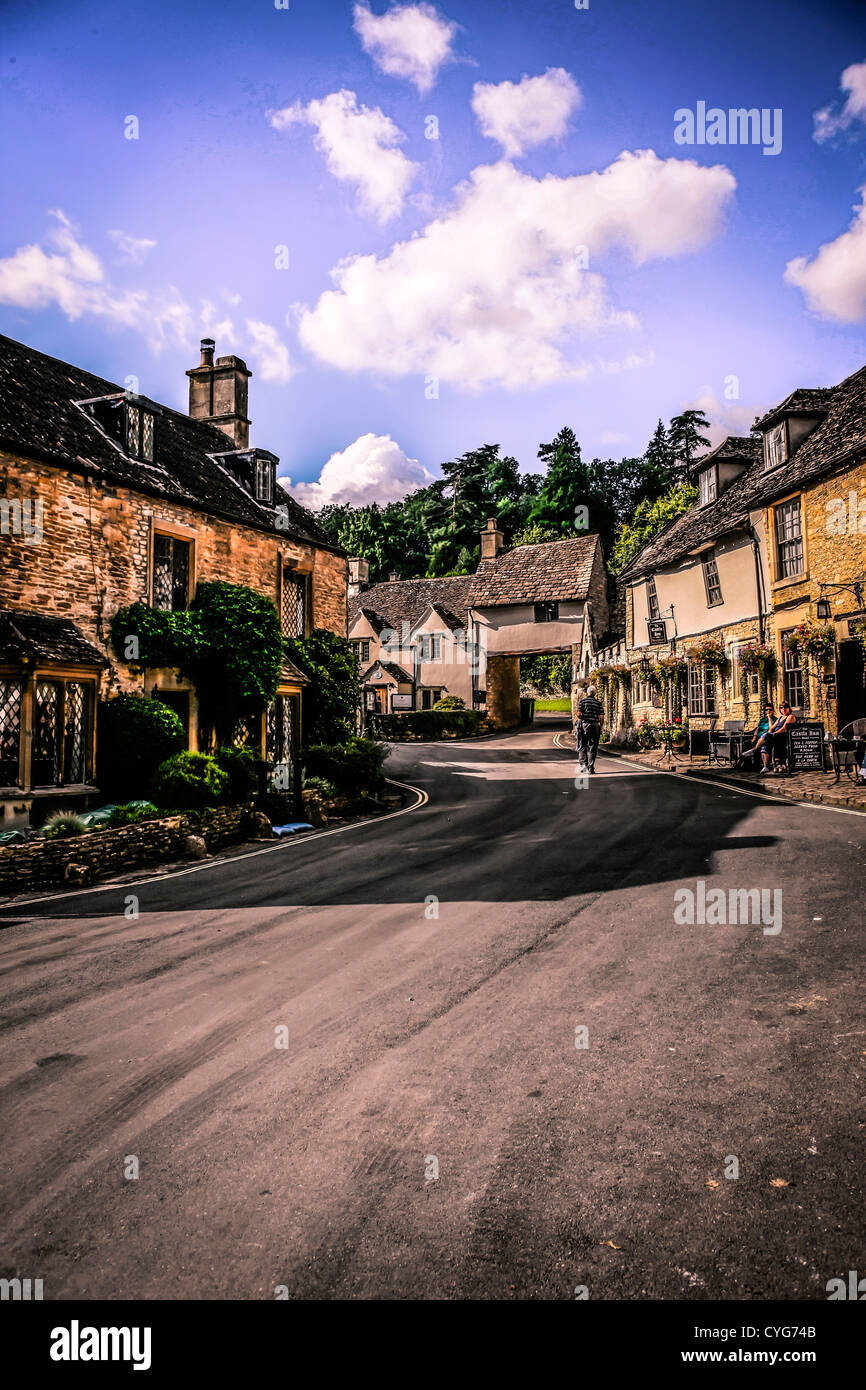 Castle Combe dans le Wiltshire - dit être le plus joli village en Angleterre Banque D'Images