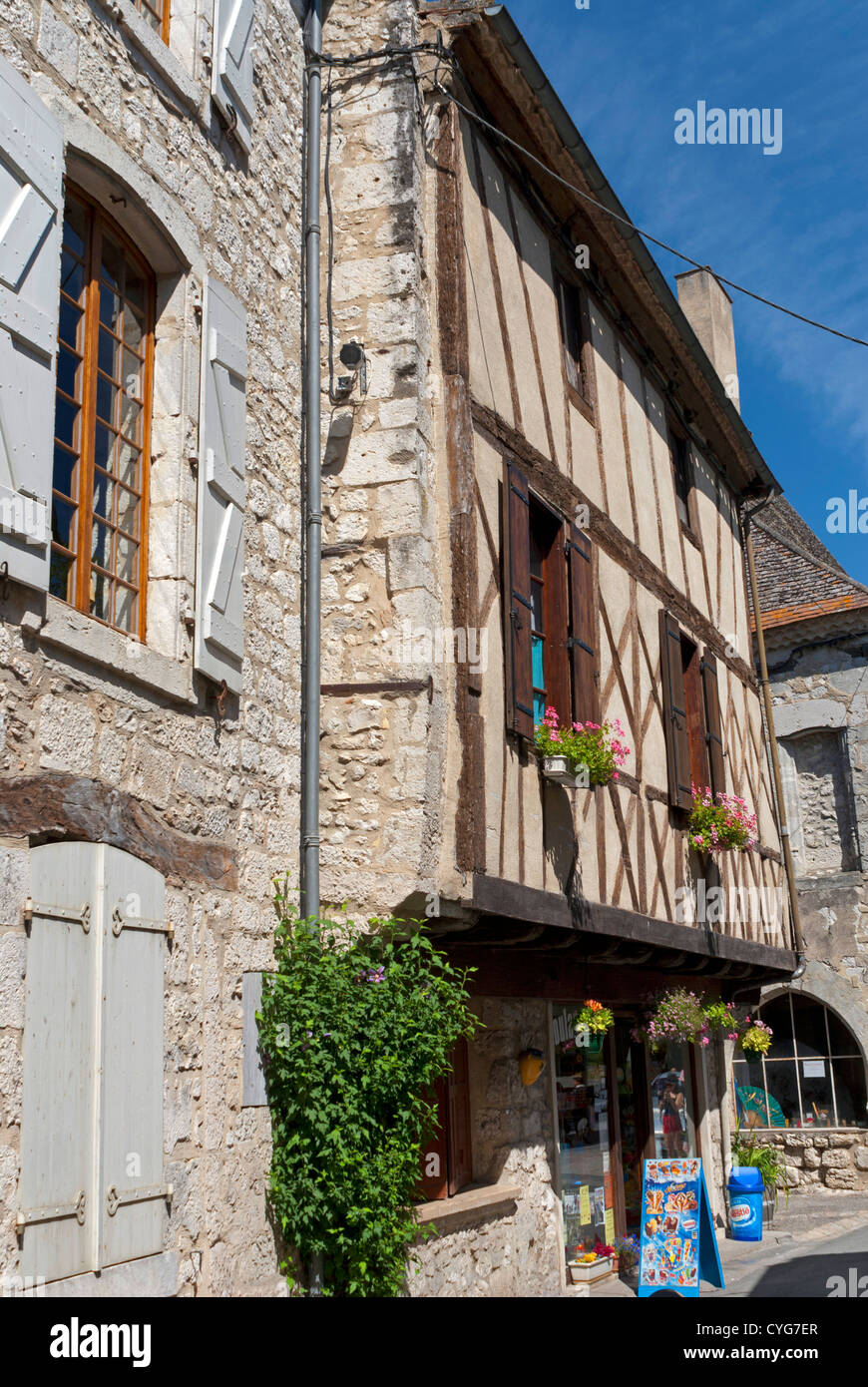 Magasins traditionnels & maisons à Issigeac, dans la région de France Banque D'Images