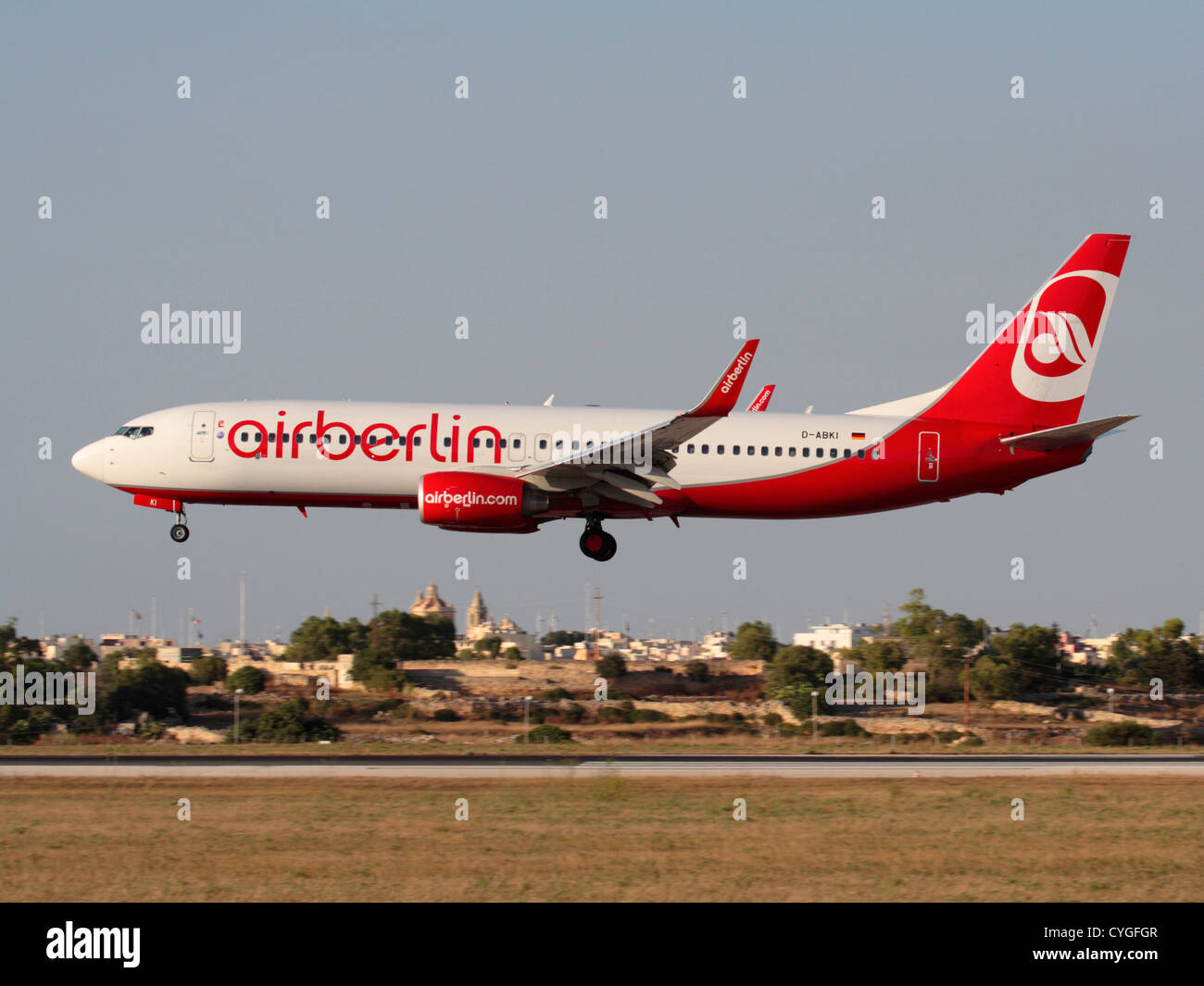 Boeing 737-800 d'Air Berlin l'atterrissage à Malte Banque D'Images