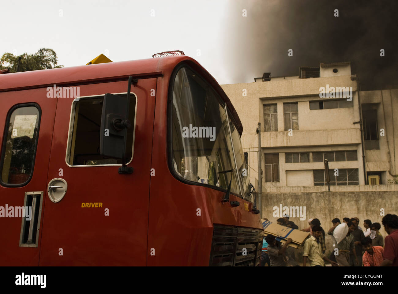 Camion à incendie sur la route, Gurgaon, Haryana, Inde Banque D'Images