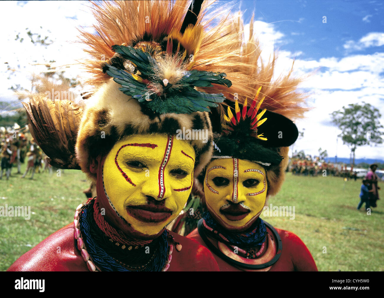 Les femmes de Hulis tari au cours d'une cérémonie de Sing Sing, Mount Hagen, Western Highlands, Papouasie Nouvelle Guinée Banque D'Images