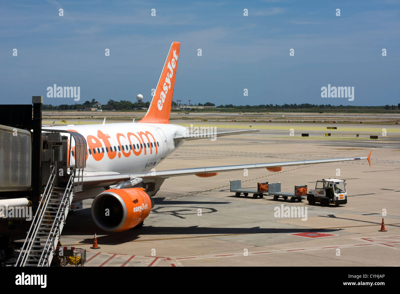 Avion de passagers d'Easyjet à l'aéroport El Prat de Barcelone. Banque D'Images