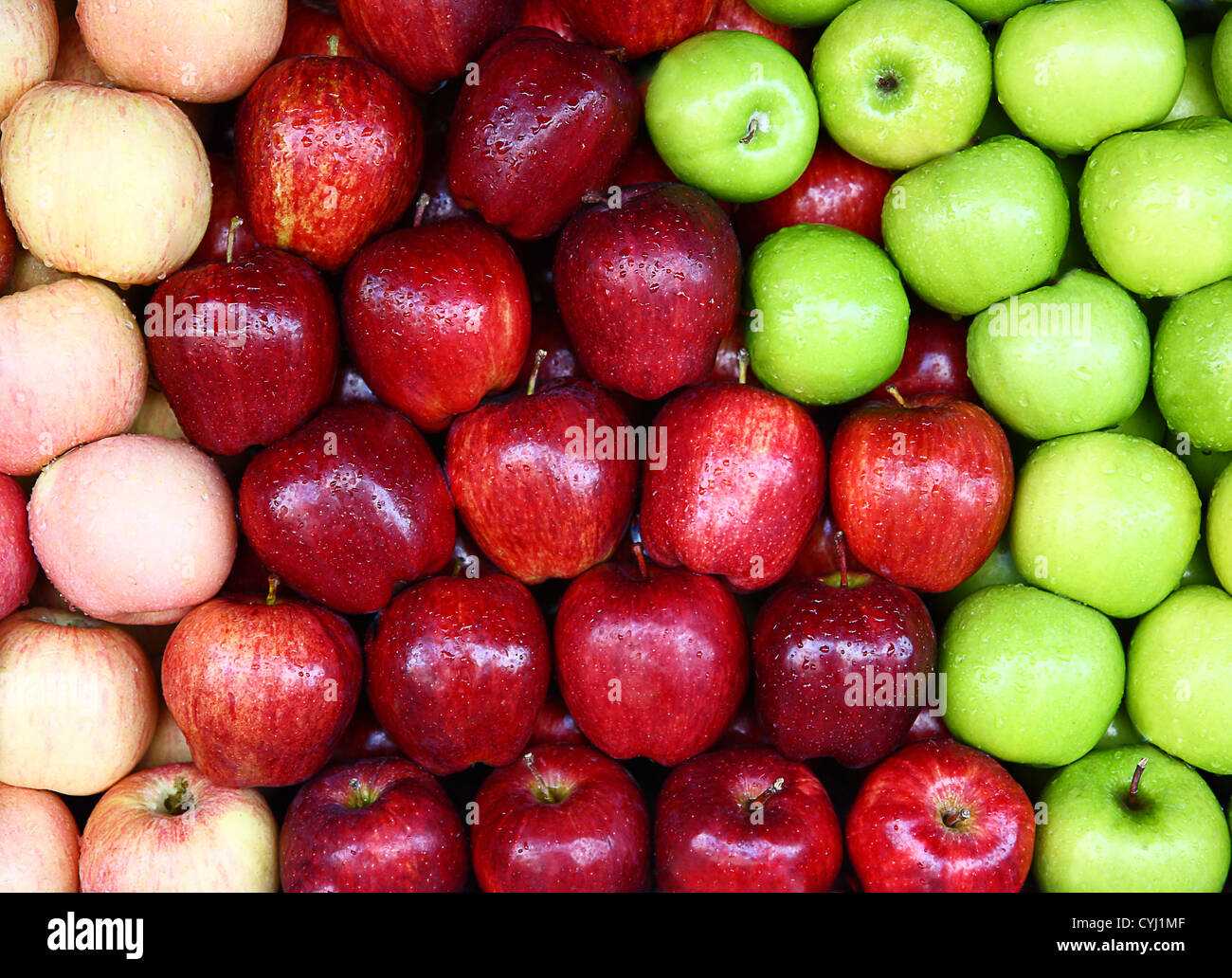Délicieux Assortiment de rouge vert pomme sur la vente Banque D'Images