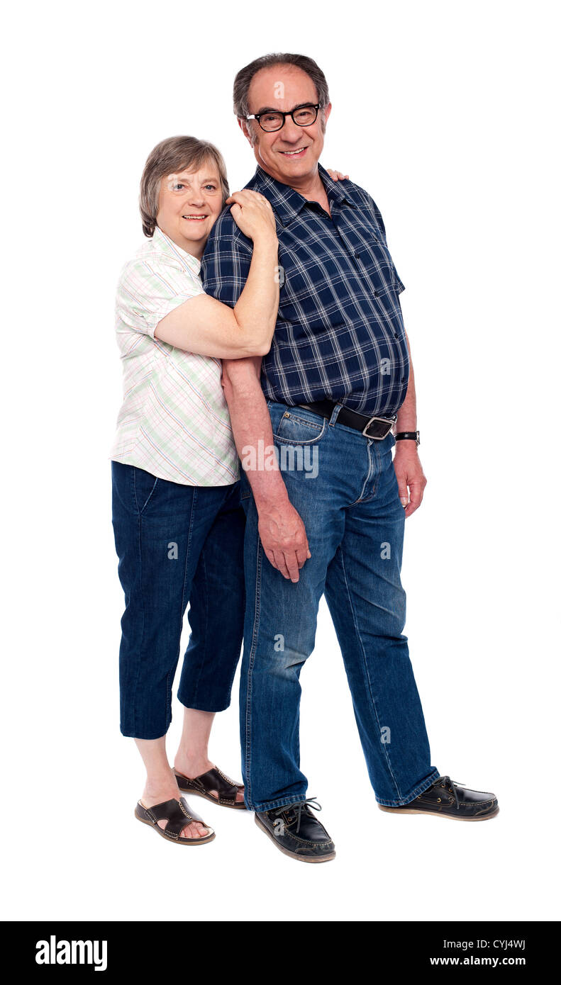 Longueur totale de capture d'un couple âgé. Femme posant sa tête sur l'épaule du Mans Banque D'Images