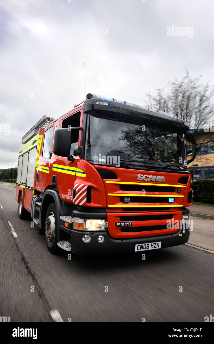 Une brigade d'incendie de moteur de pompiers de Pontypridd, dans le sud du Pays de Galles UK Banque D'Images