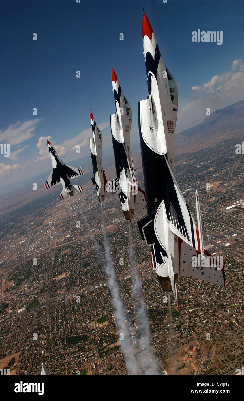 L'équipe de démonstration de l'US Air Force, les Thunderbirds effectuez le 30 mai 2006. Banque D'Images