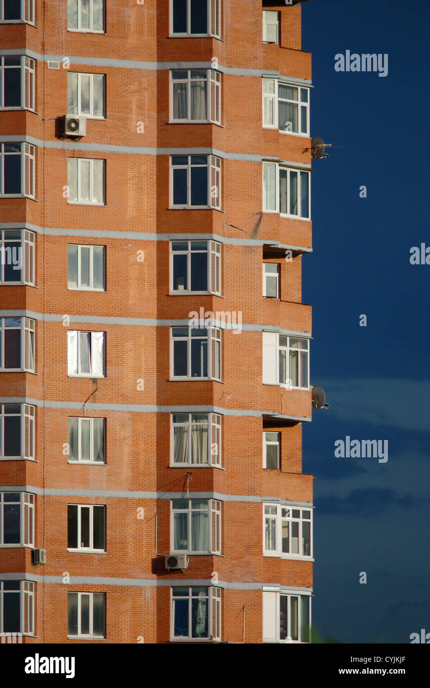 Résumé de l'architecture moderne des appartements dans un bâtiment multi coucher du soleil (récente) Banque D'Images