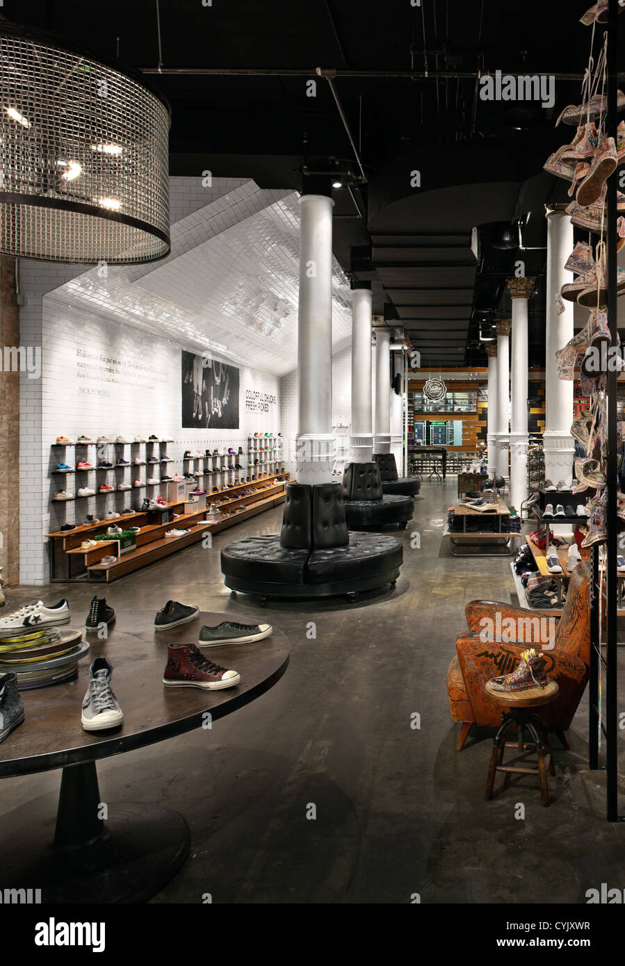 Converse magasin phare, New York, United States. Architecte : Jennifer Carpenter Architecte, 2011. Magasin de vente au détail de vêtements, chaussures, c Banque D'Images