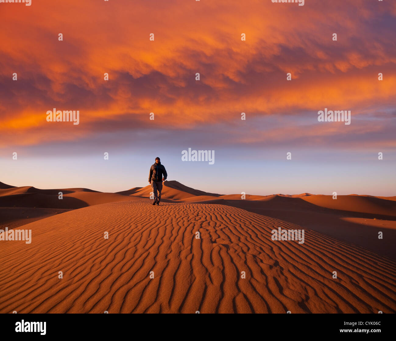 Randonnée pédestre dans le désert de Namib Banque D'Images
