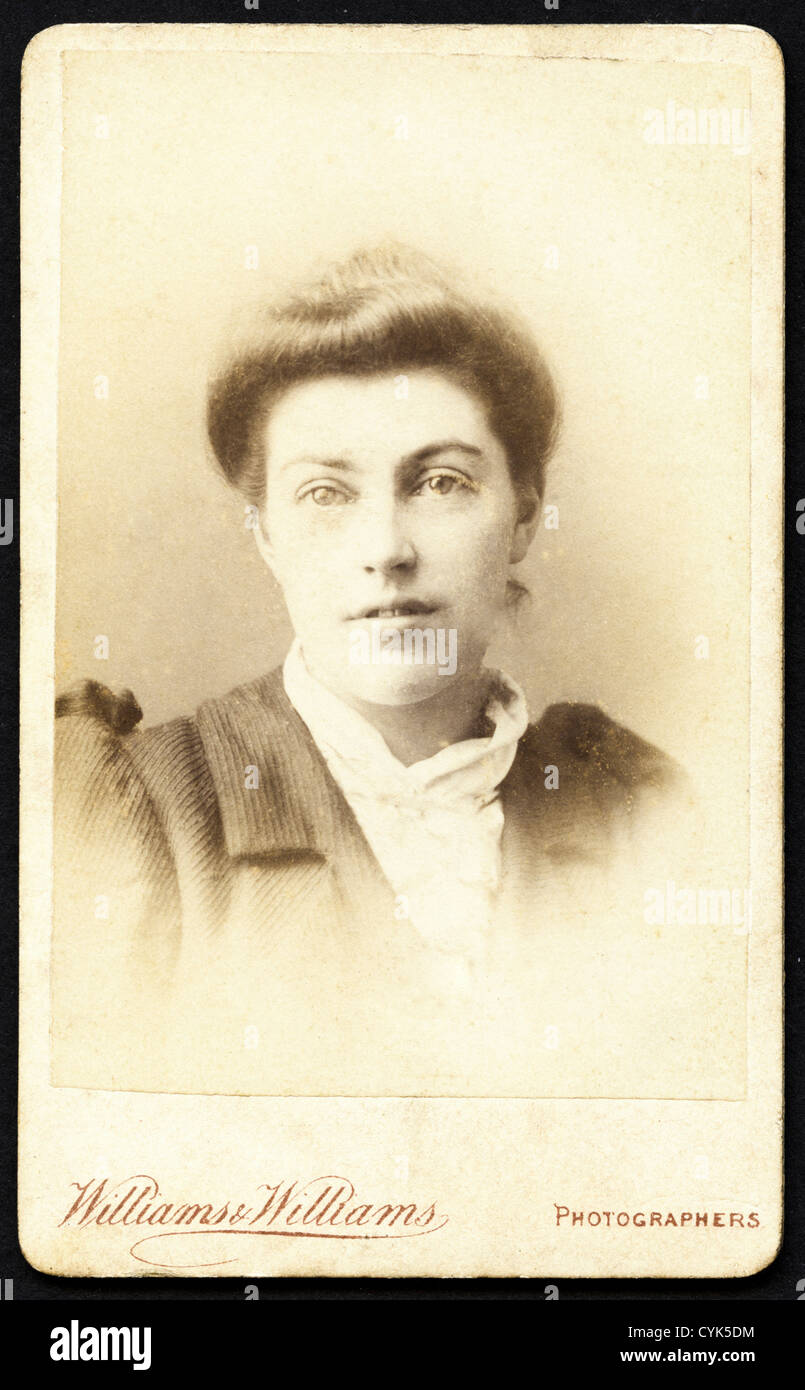 Victorian woman portrait circa 1890s par les photographes Williams & Williams Banque D'Images