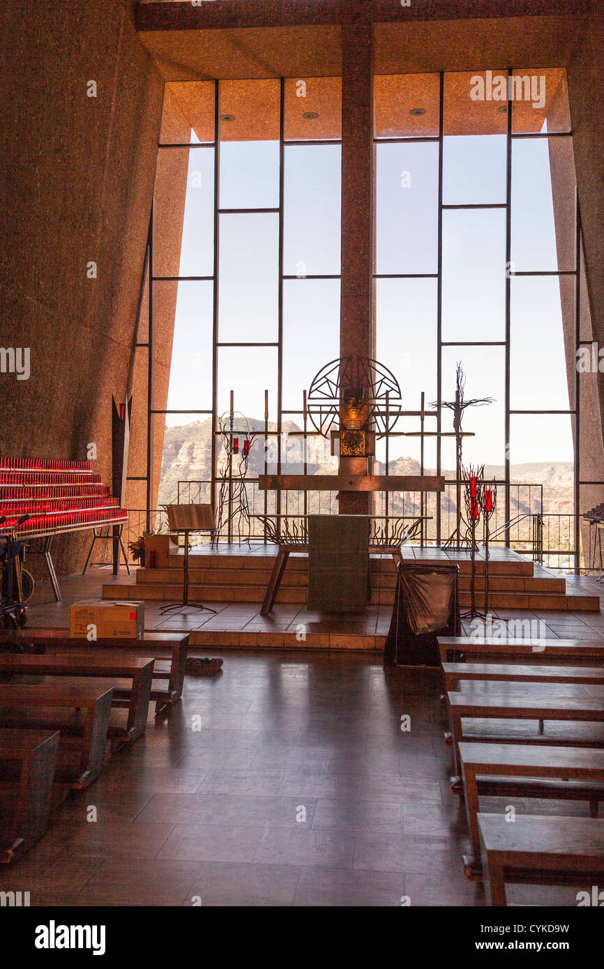 La chapelle de la Sainte Croix est une chapelle catholique romaine construite dans les mesas de Sedona, Arizona. Banque D'Images