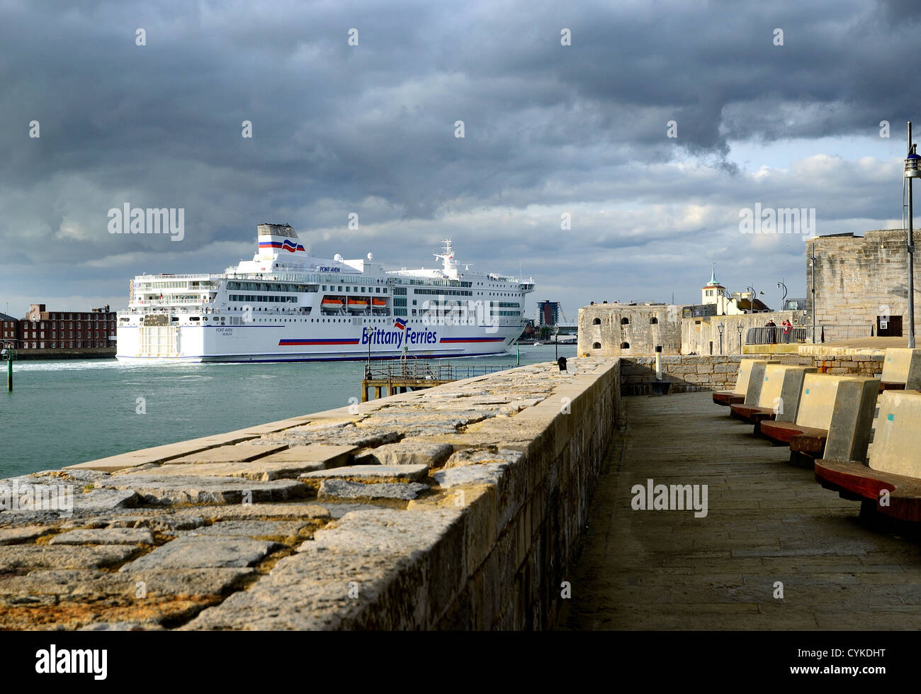 Brittany Ferries navire entrant dans le port de Portsmouth Banque D'Images