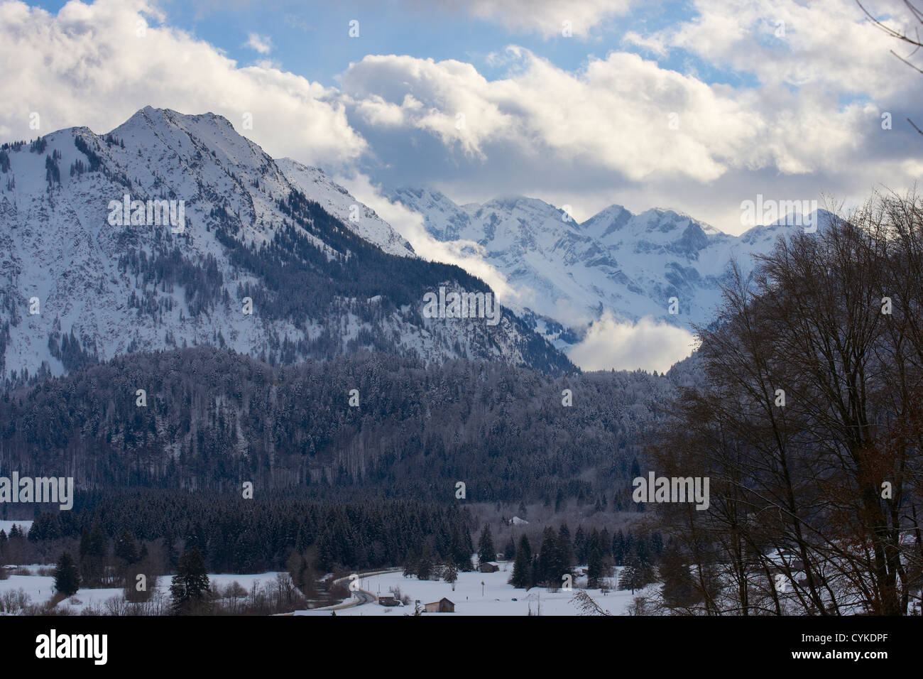 Chaîne de montagnes couvertes de neige dans les Alpes près de Oberstdorf Allgaeu Allemagne Banque D'Images