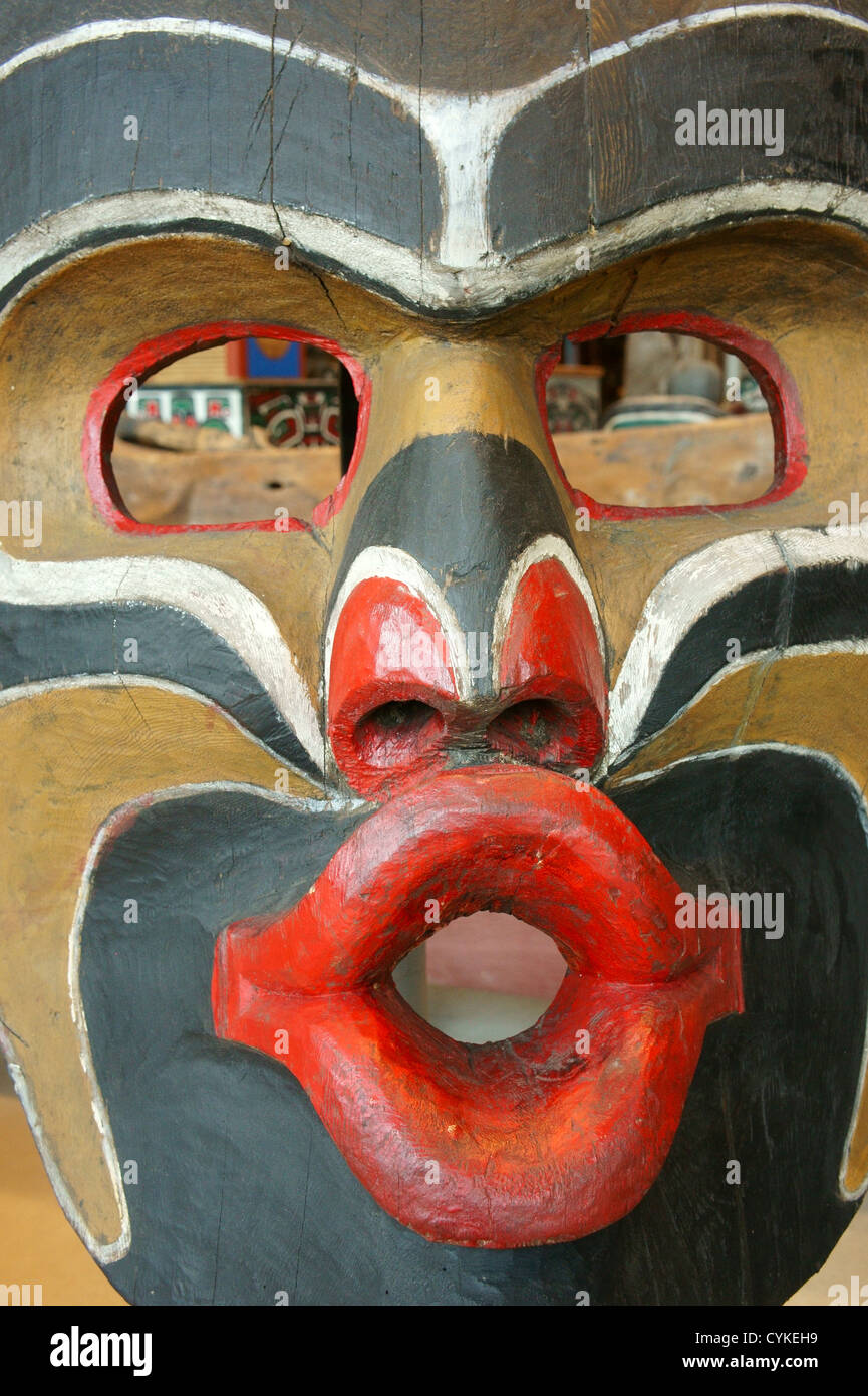 Côte ouest, couvercle plat de fête potlatch Kwakawaka'wakw, Musée d'anthropologie (MOA), Vancouver, BC, Canada Banque D'Images