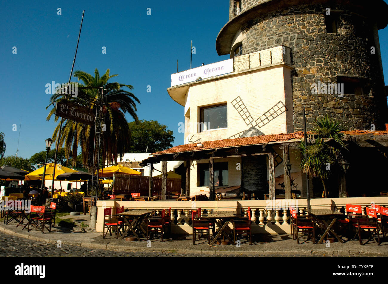 L'Uruguay. Colonia del Sacramento. Barrio Historico. Restaurant El Torreon le long de la mer. Banque D'Images