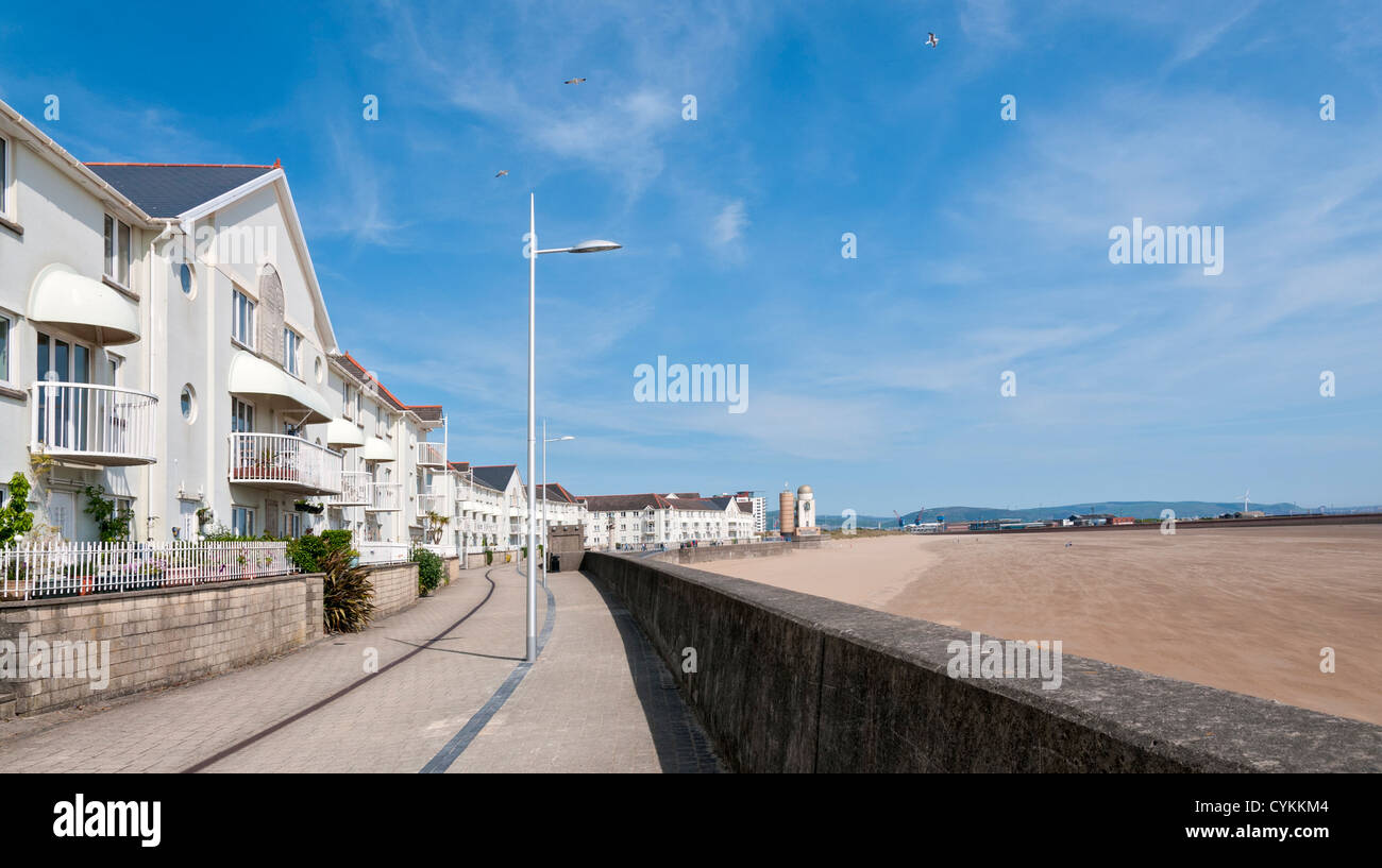 Wales, Swansea, quartier maritime, les appartements donnent sur la promenade du bord de mer Banque D'Images