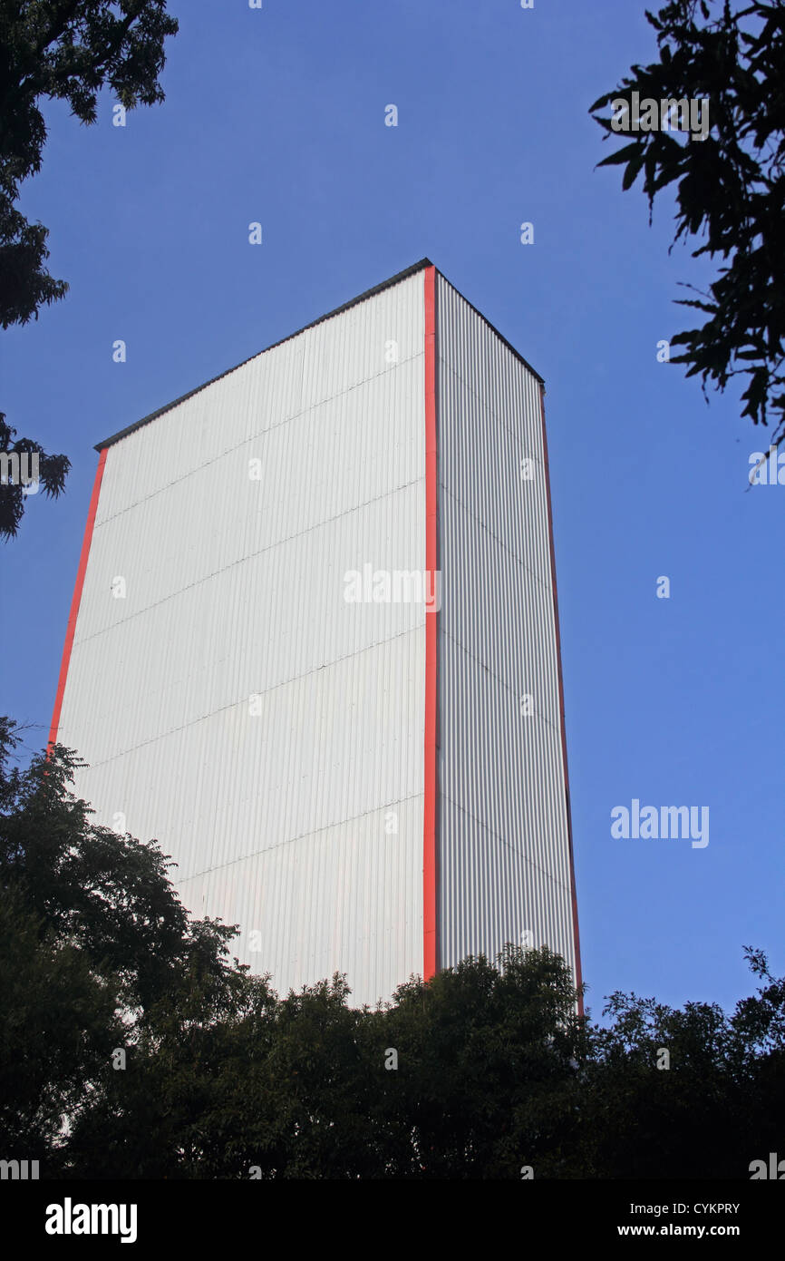 Le type d'Ascenseur Parking Tower (Speedy Parking System), Inde Banque D'Images