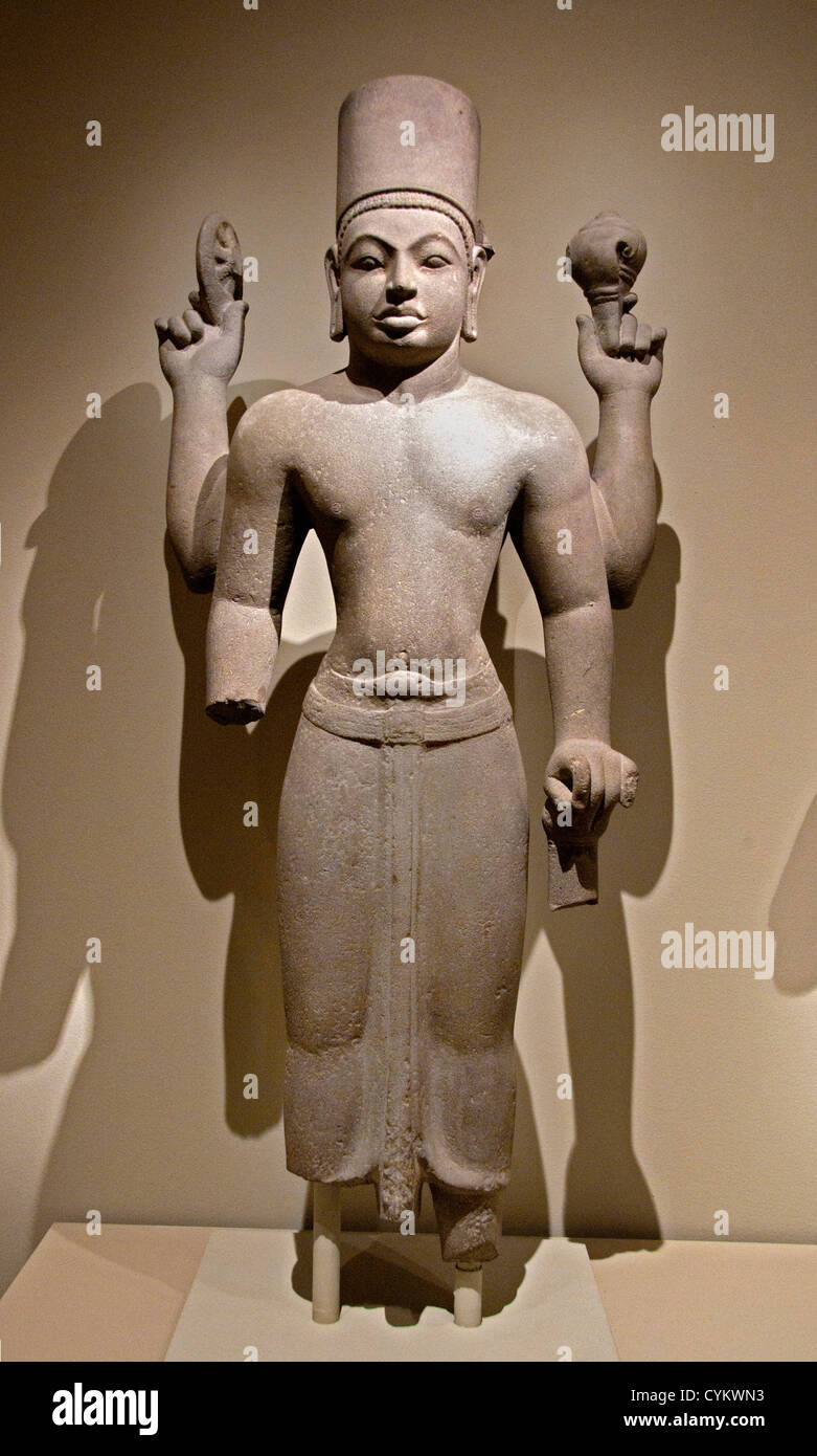Quatre commandes pré Vishnu armé 7ème siècle d'Angkor Delta du Mékong Vietnam Vietnamien de 97 cm en pierre Banque D'Images