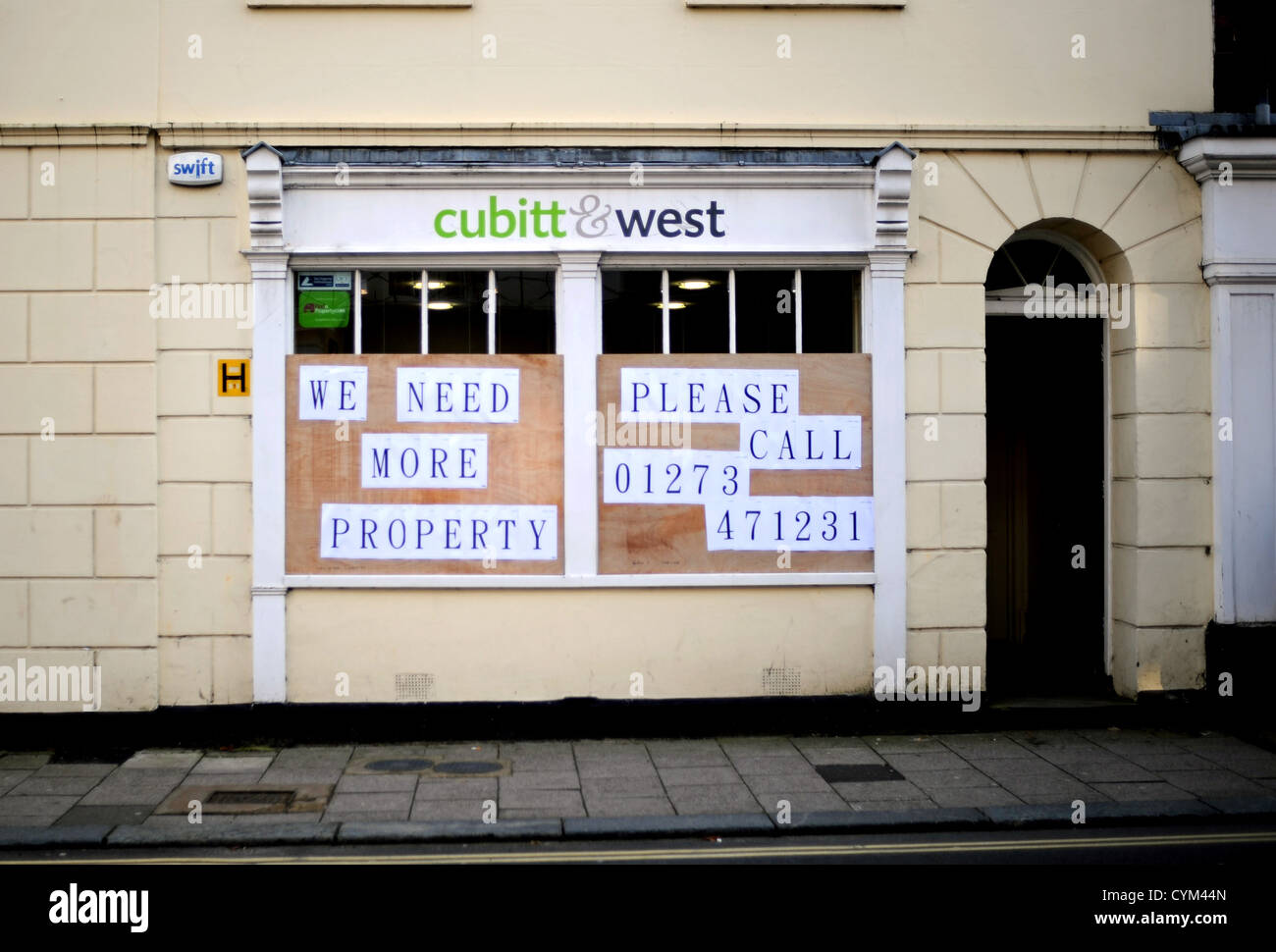 Cubitt et West estate agents office de Lewes condamné pour le feu du soir célébration East Sussex UK Banque D'Images