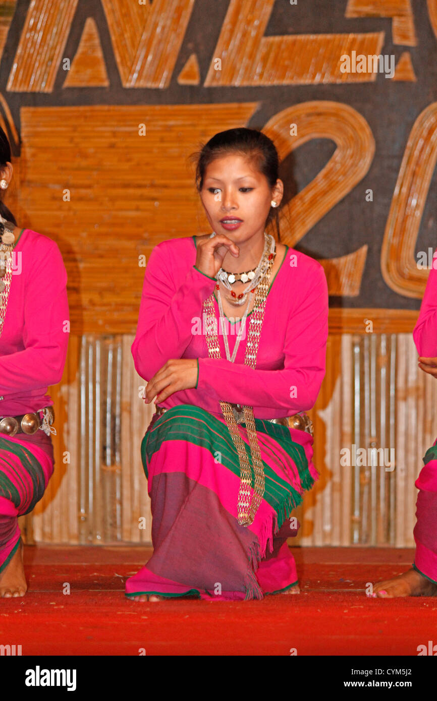 La danse traditionnelle des tribus de l'IDA au cours de Namdapha Eco Festival Culturel, Miao, de l'Arunachal Pradesh, Inde Banque D'Images