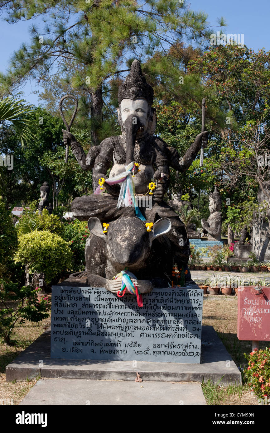 Sculpture d'éléphant dans la Sala Kaew Ku sculpture park, Thaïlande Banque D'Images