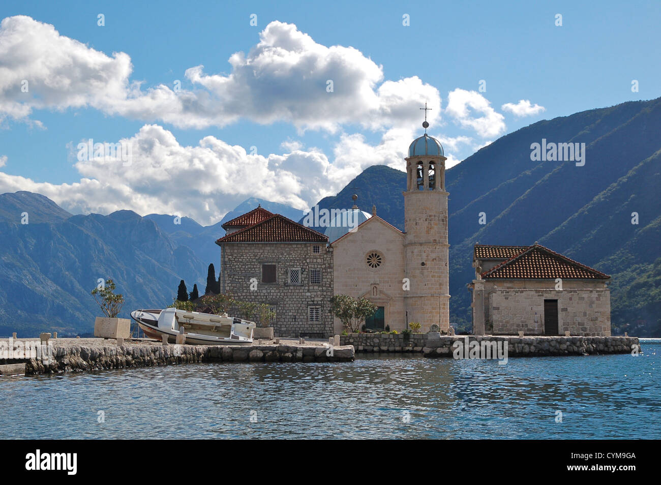 Notre Dame de l'île de roche dans la baie de Kotor, Monténégro Photo