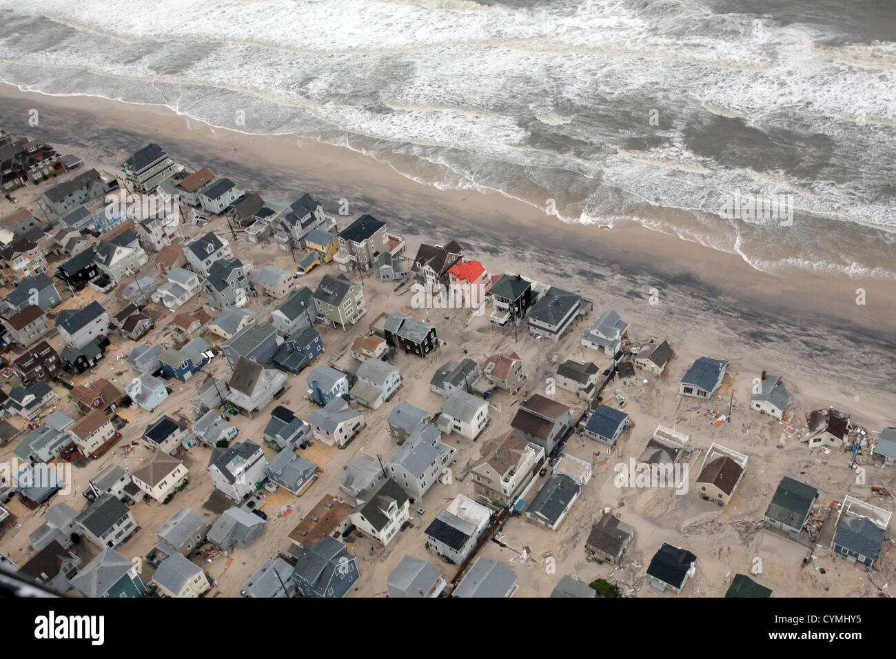 Vues aériennes de les dommages causés par l'Ouragan Sandy sur la côte du New Jersey prise lors d'une mission de recherche et de sauvetage par hélicoptère d'assaut 1-150 bataillon, New Jersey Army National Guard, le 30 octobre 2012. (U.S. Air Force photo par le Sgt. Mark C. Olsen/libérés) Banque D'Images